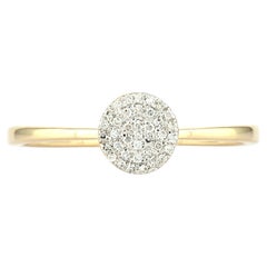 Ring aus 14-karätigem Gelbgold mit rundgeschliffenen Diamanten im Pavé-Setting