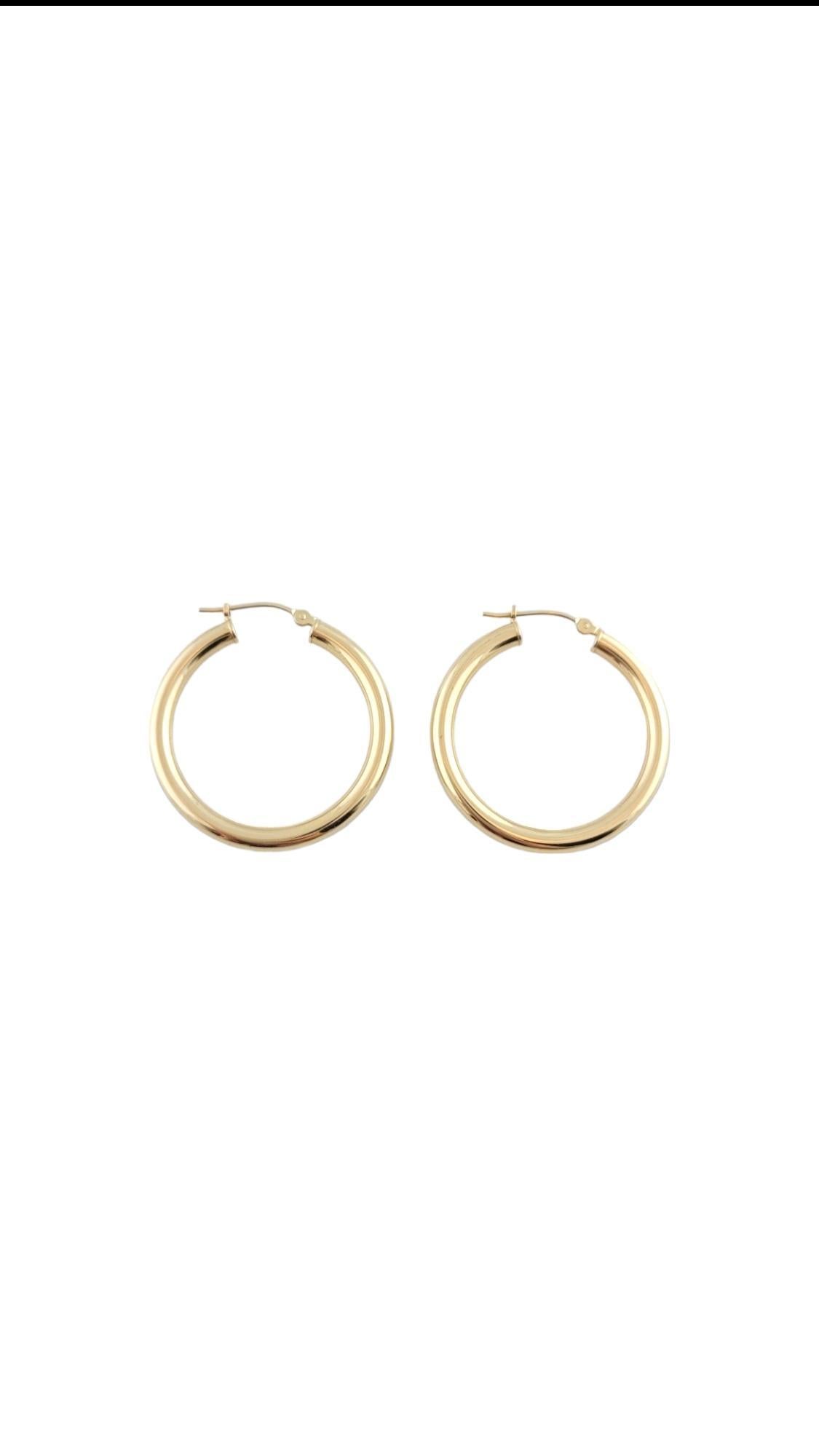 Vintage 14K Yellow Gold Hoop Earrings

Latch back hoop earrings in 14 karat yellow gold.

Hallmark: 14K MB

Weight: 2.11 g/ 1.36 dwt.

Diameter- 30 mm/ 1.2 in.

3 mm thick

Very good condition, professionally polished.

Will come packaged in a gift
