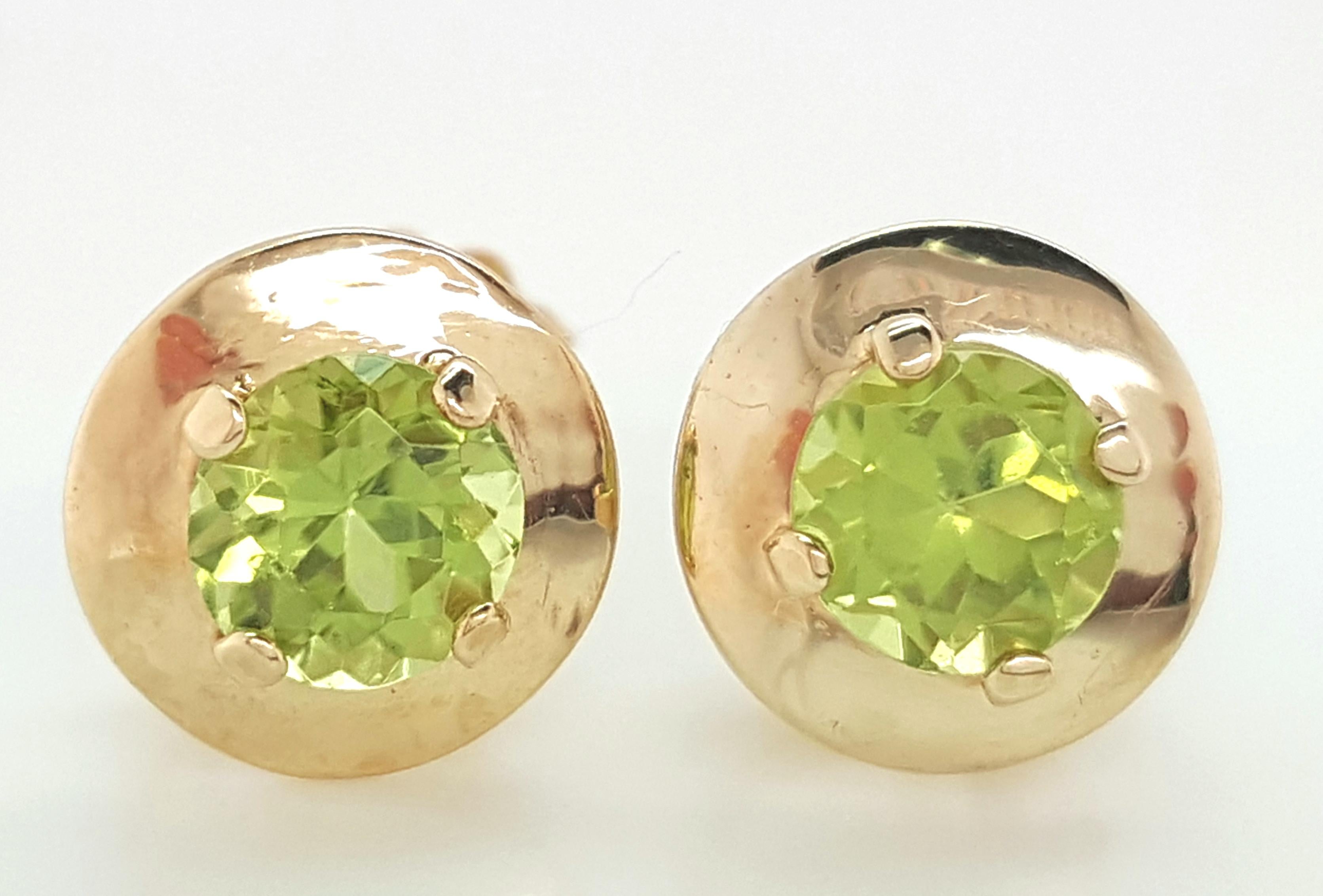 14 Karat Yellow Gold Round Peridot Stud Earrings For Sale 1