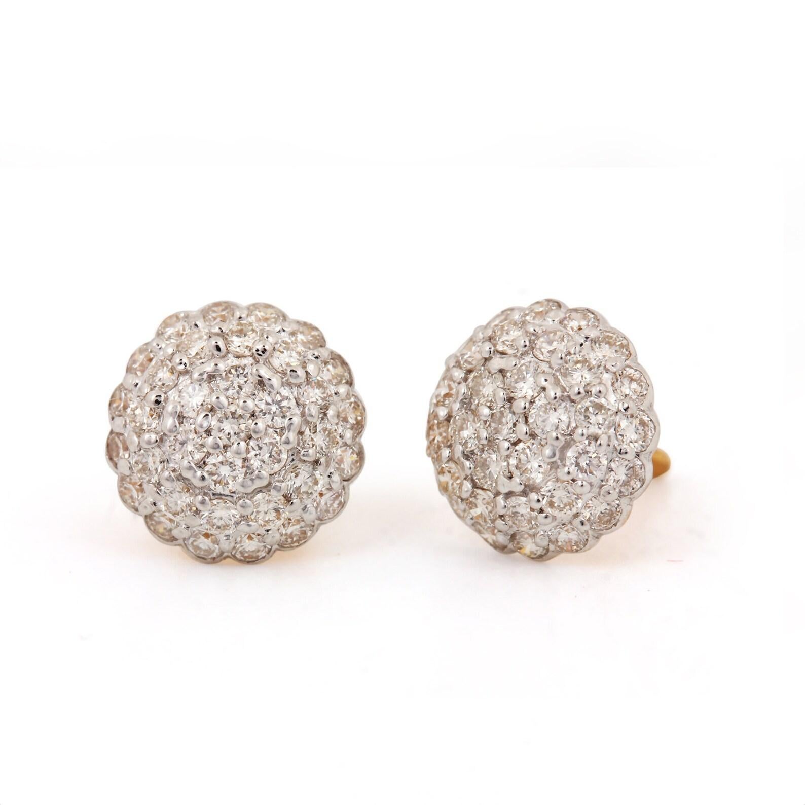 Orecchini tondi in oro giallo 14k con diamanti Nature Pave Bellissimo regalo per lei. in vendita 1