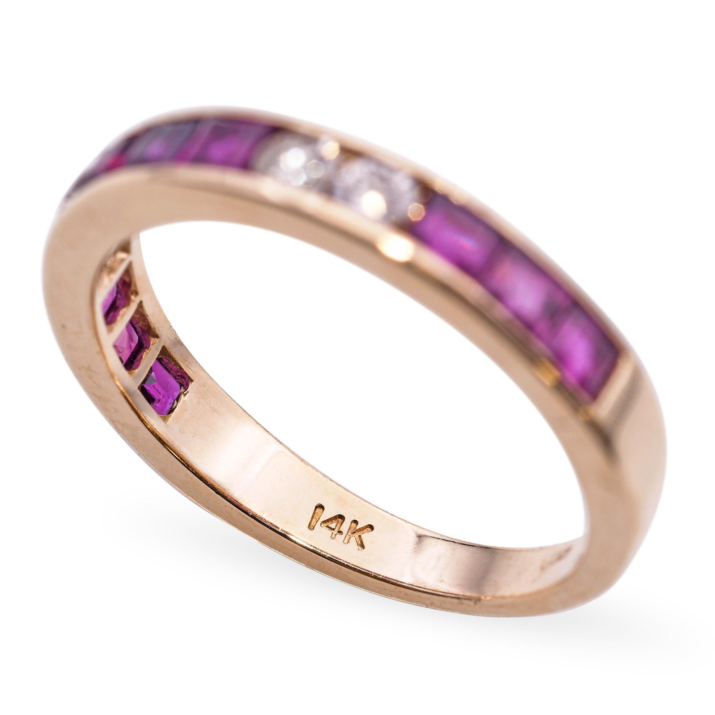 Bracelet en or jaune 14k serti de rubis et de diamants Bon état - En vente à New York, NY