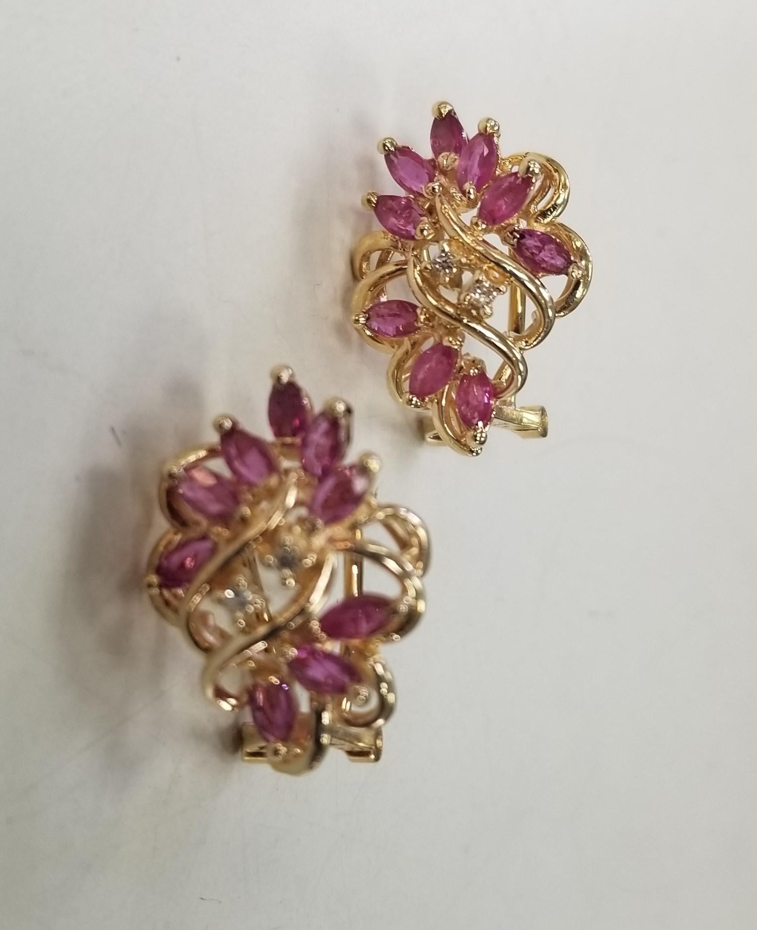 14k Yellow Gold Ruby and Diamond Cluster Earrings
Specifications:
Metal: 14K Yellow Gold
Second Stone: 4 Diamonds .05pts.
Main stone: 18 Ruby marquise cut 1.70cts.
Color: GH
Weight: 6.4 Gr
Weight: 6.4mm


