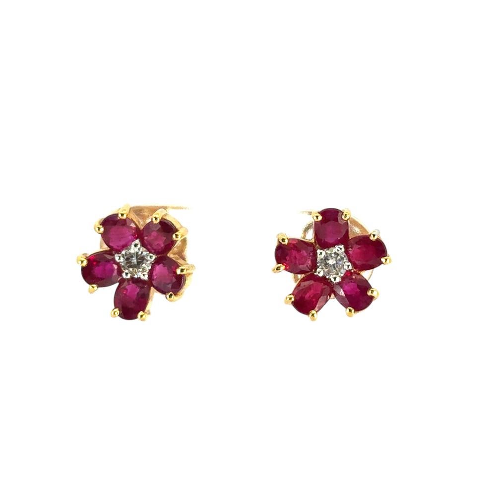 Orecchini con fiori di rubino e diamanti in oro giallo 14k in vendita 12