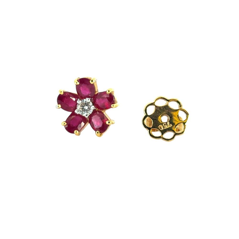 Taglio rotondo Orecchini con fiori di rubino e diamanti in oro giallo 14k in vendita
