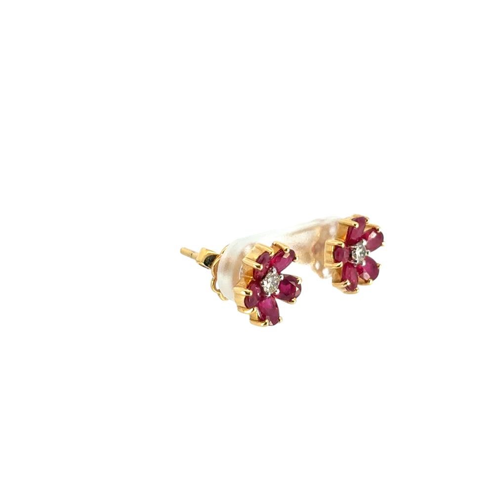Orecchini con fiori di rubino e diamanti in oro giallo 14k in vendita 3