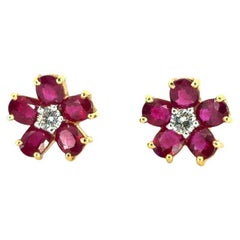 Pendientes Flor de Rubí y Diamante de Oro Amarillo de 14k