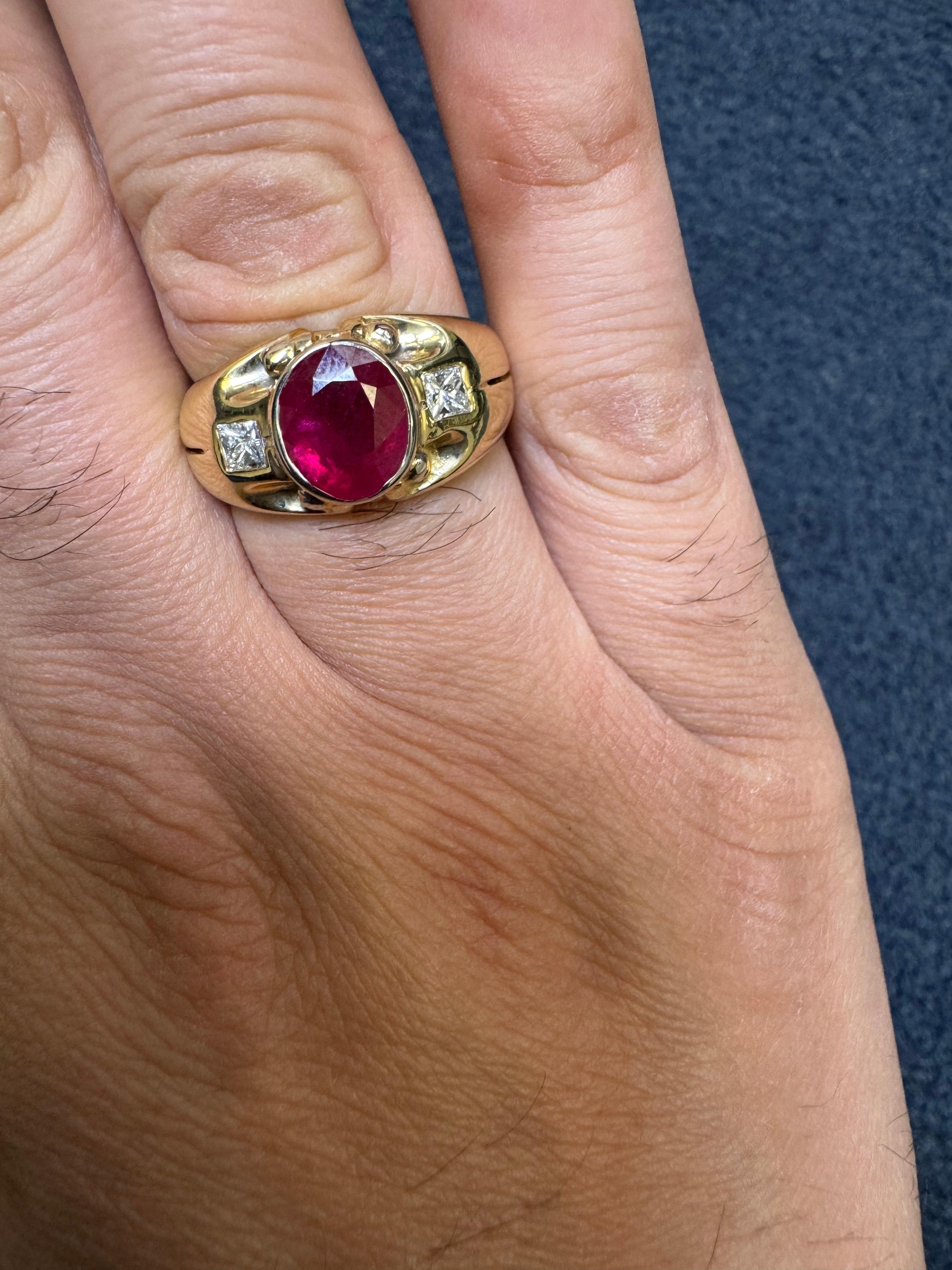Bague en or jaune 14 carats, rubis et diamant en vente 4