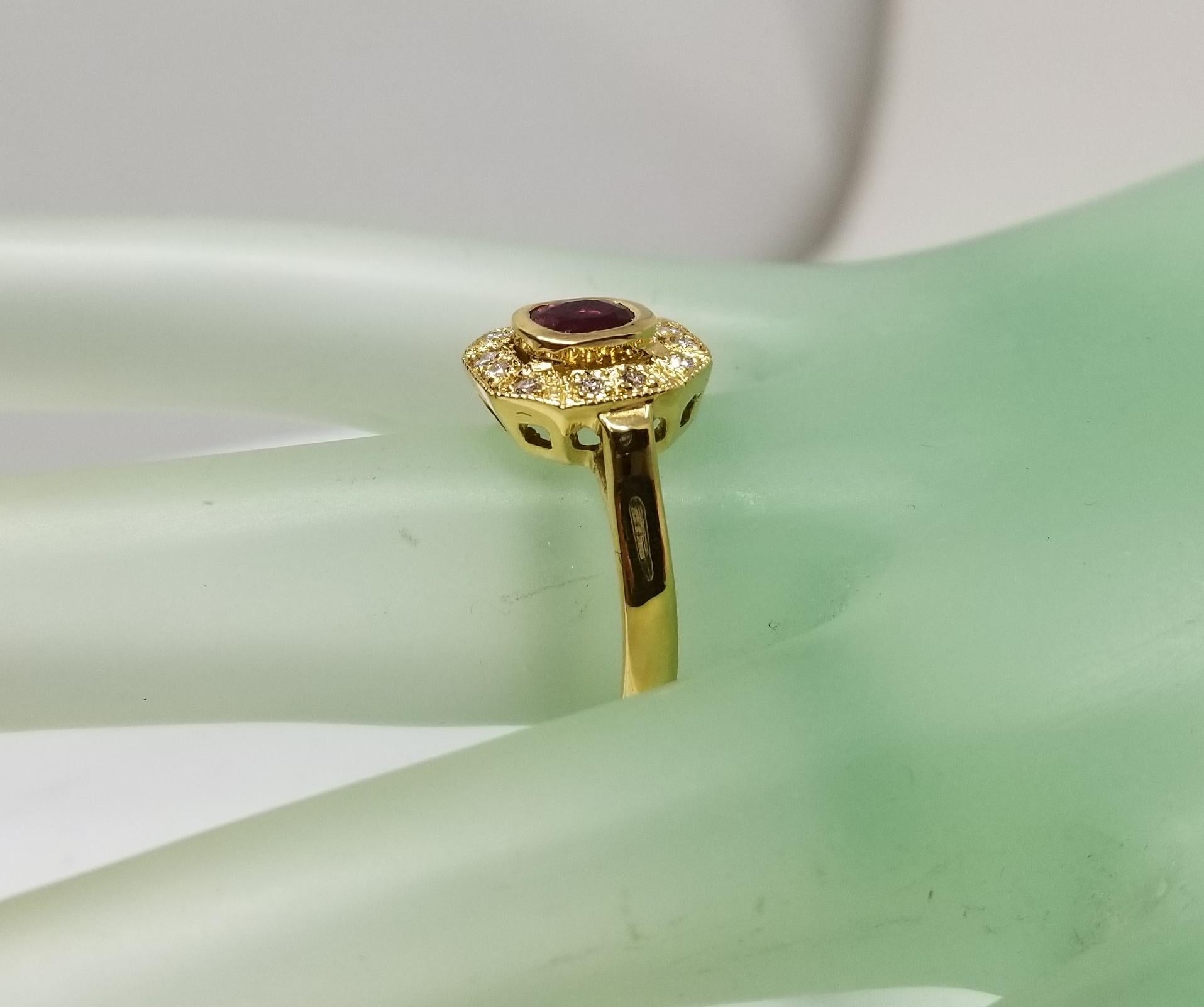 Bague en or jaune 14 carats, rubis et diamants dans une bague de style Art déco en vente 3