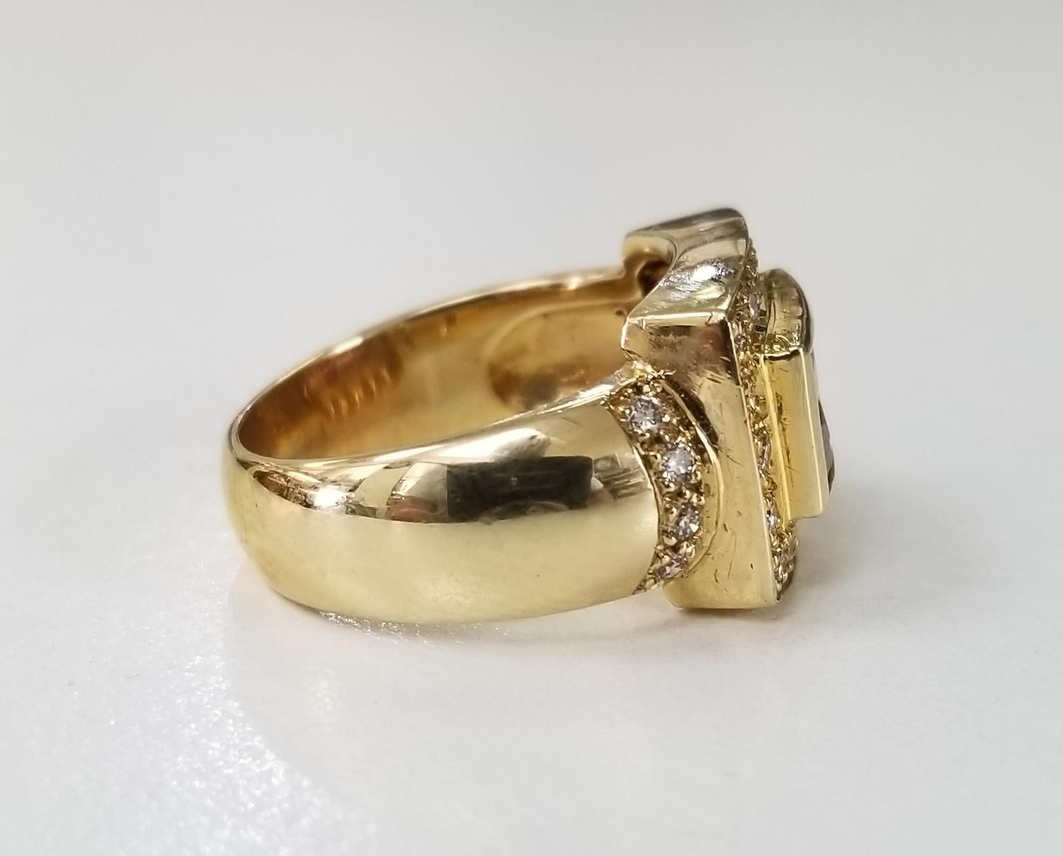 Moderne Bague en or jaune 14 carats, rubis et diamants, taille princesse, sertie invisible en vente
