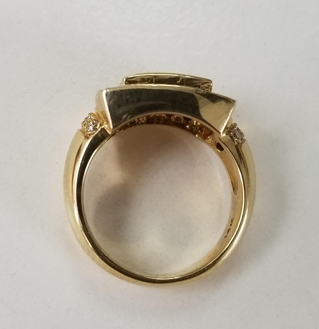 Bague en or jaune 14 carats, rubis et diamants, taille princesse, sertie invisible Neuf - En vente à Los Angeles, CA