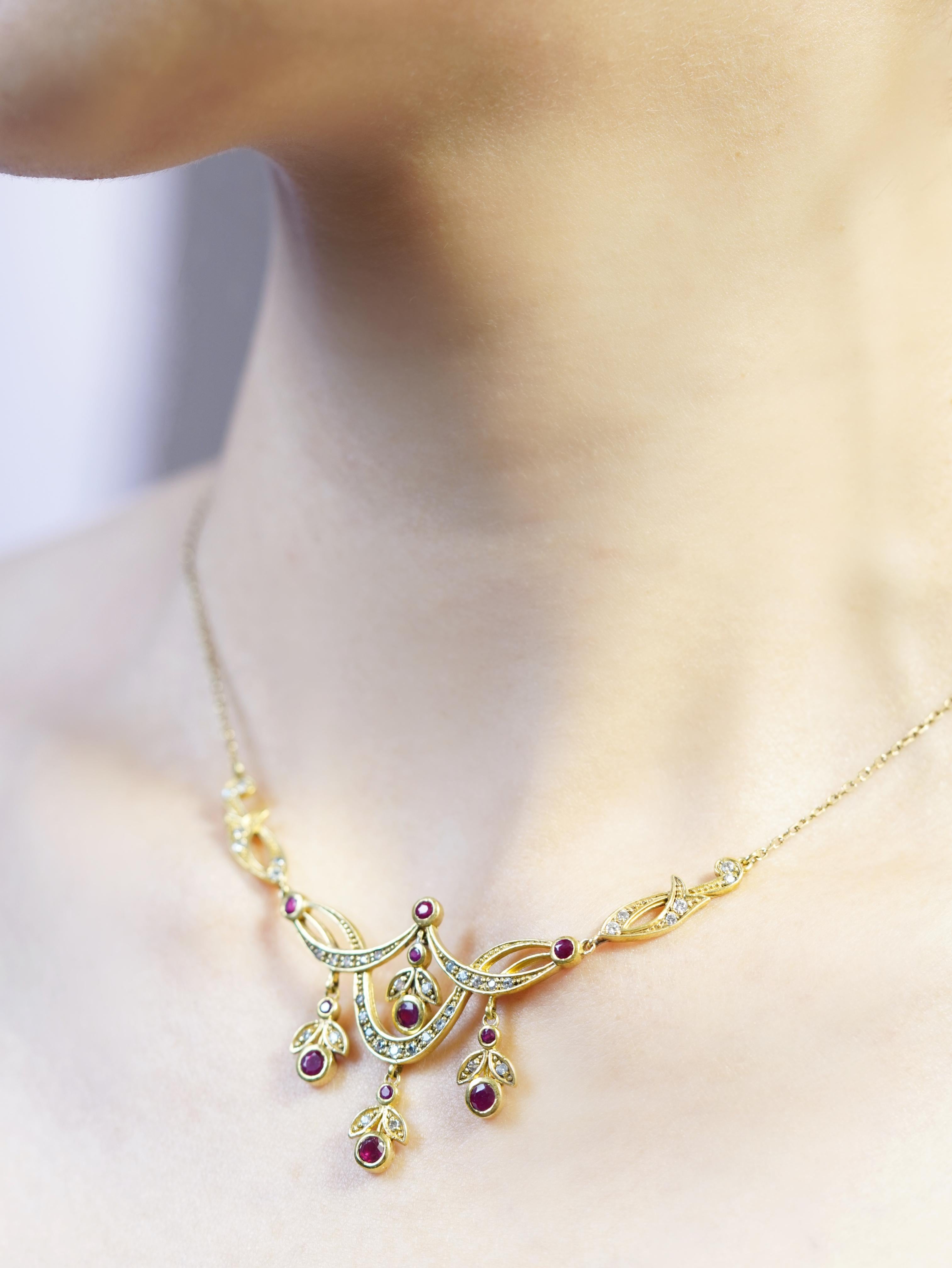 Collana floreale in oro giallo 14K con rubini e diamanti in stile vittoriano in vendita 4