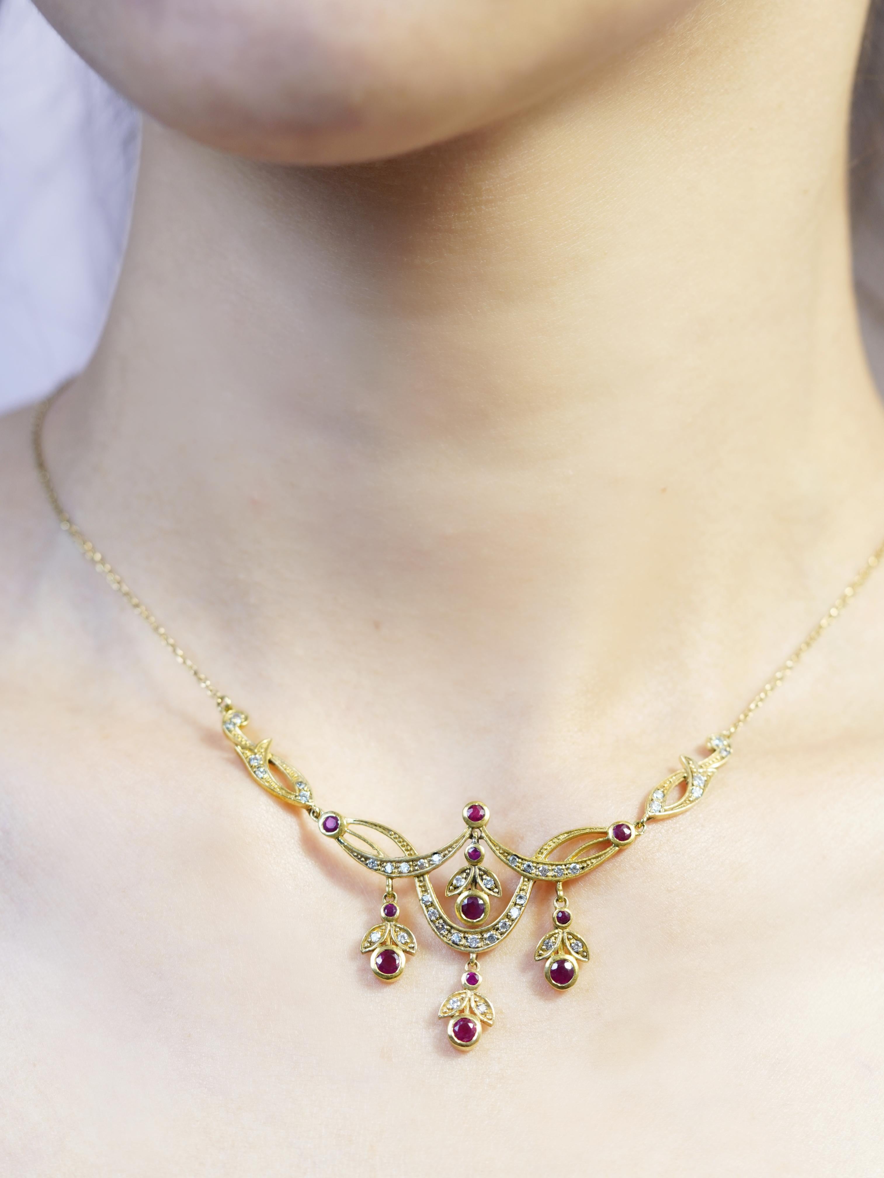 Collana floreale in oro giallo 14K con rubini e diamanti in stile vittoriano in vendita 5