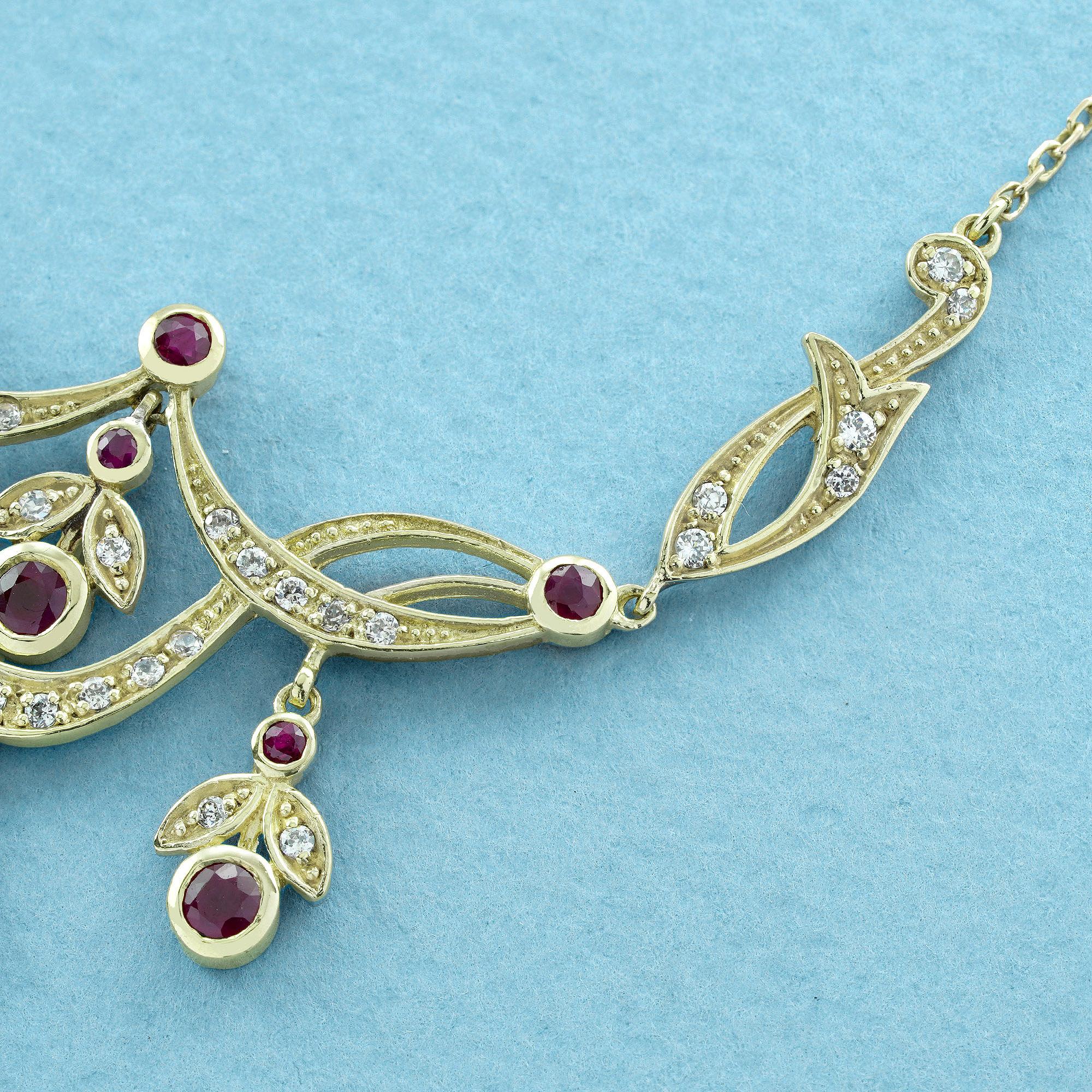 Edoardiano Collana floreale in oro giallo 14K con rubini e diamanti in stile vittoriano in vendita