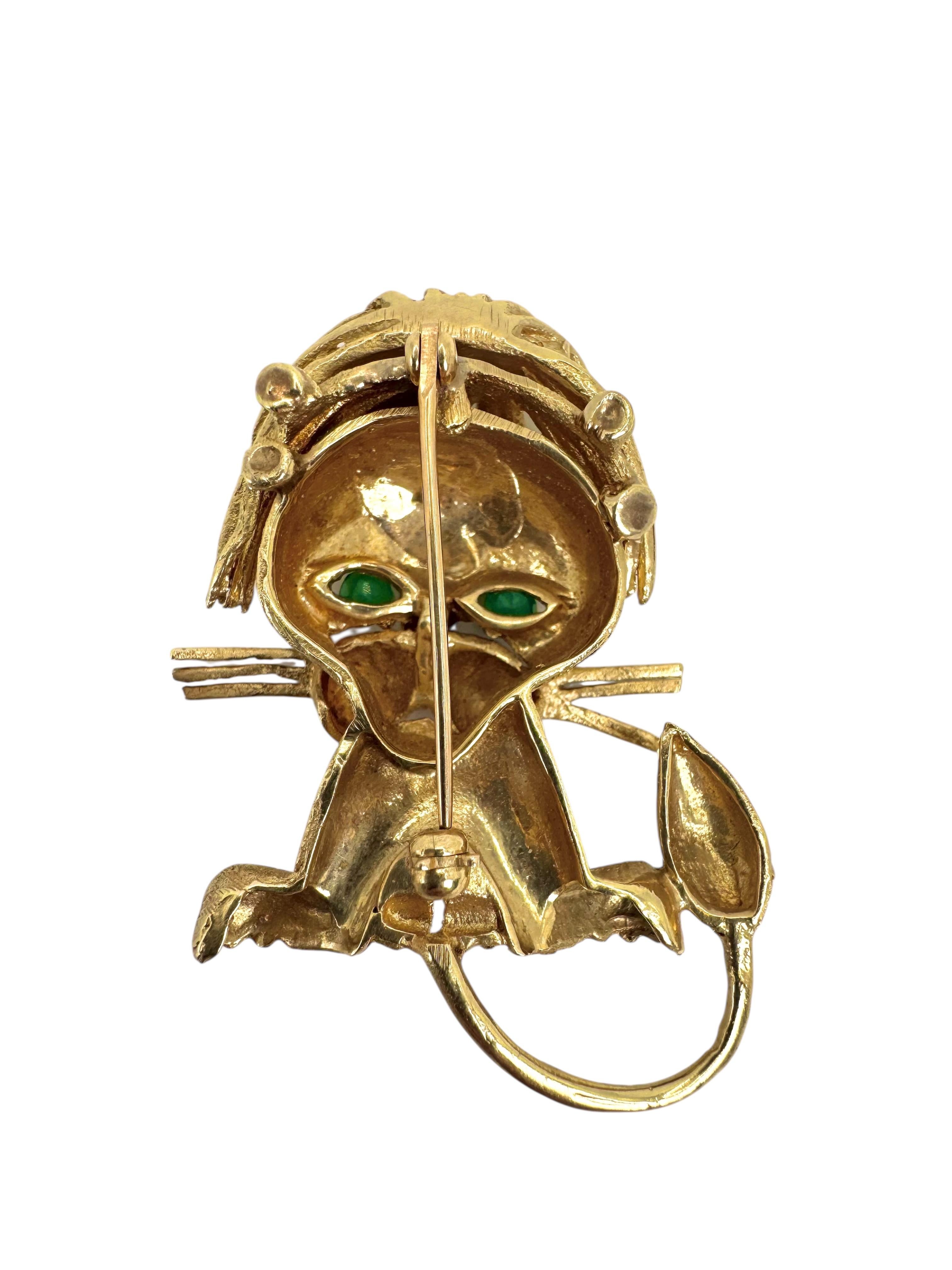 Broche de oro amarillo de 14 quilates con león de rubí y esmeralda en Excelente estado para la venta en Great Neck Plaza, NY