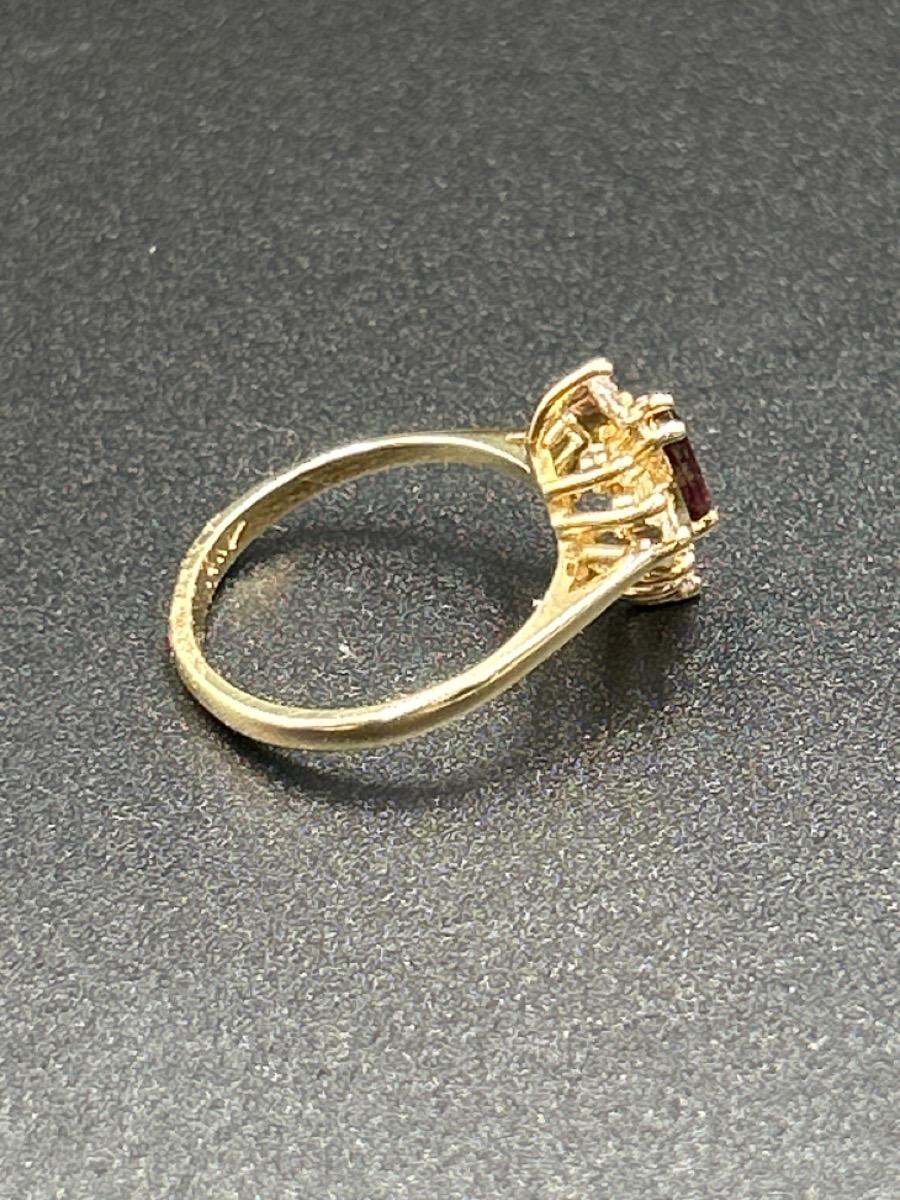 14k Yellow Gold Ruby & Apx 7/10 CTW Pear Diamond Ring Size 6.5 In Good Condition For Sale In South Bend, IN