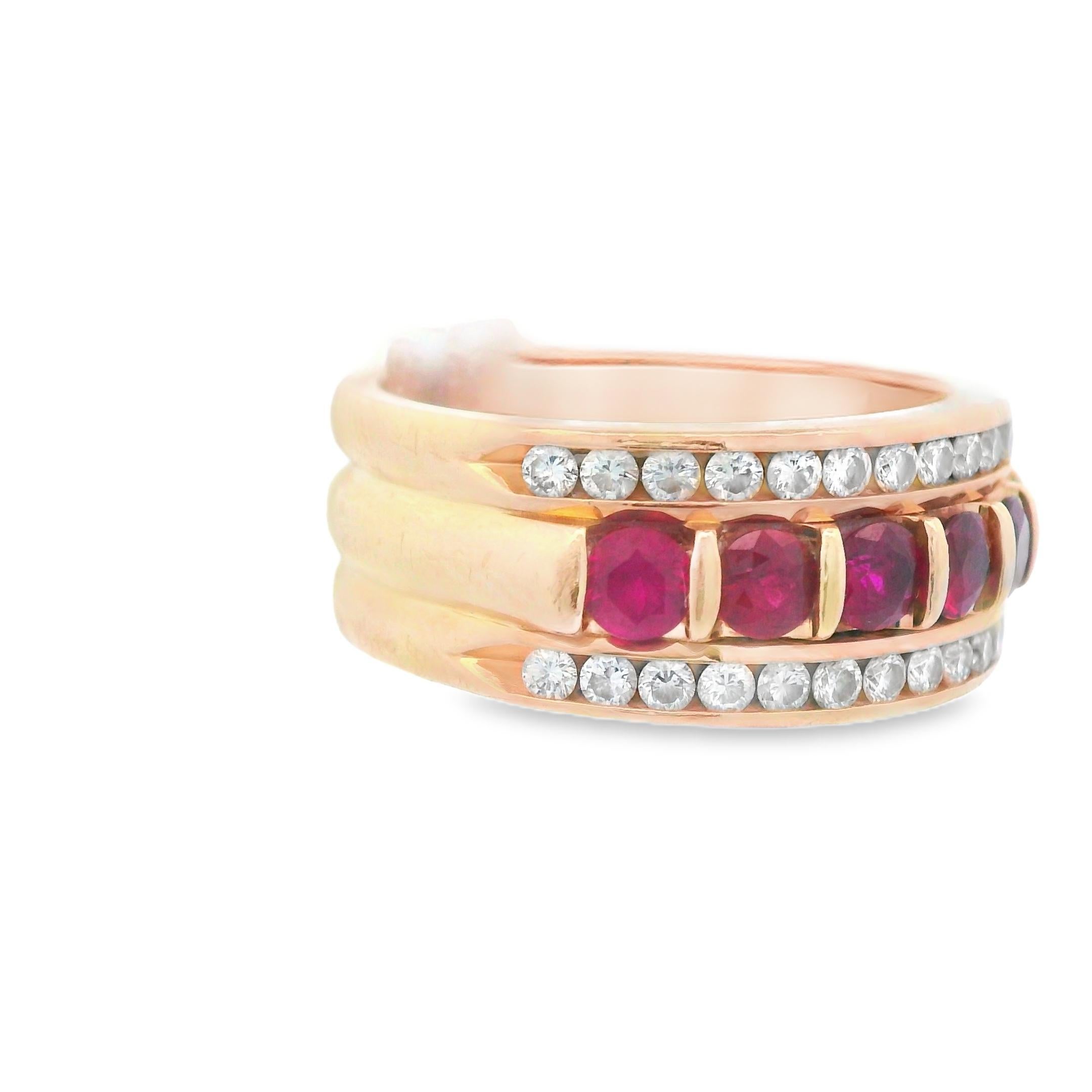 Anello a fascia con rubini e diamanti in oro giallo 14K In condizioni ottime in vendita a Lexington, KY