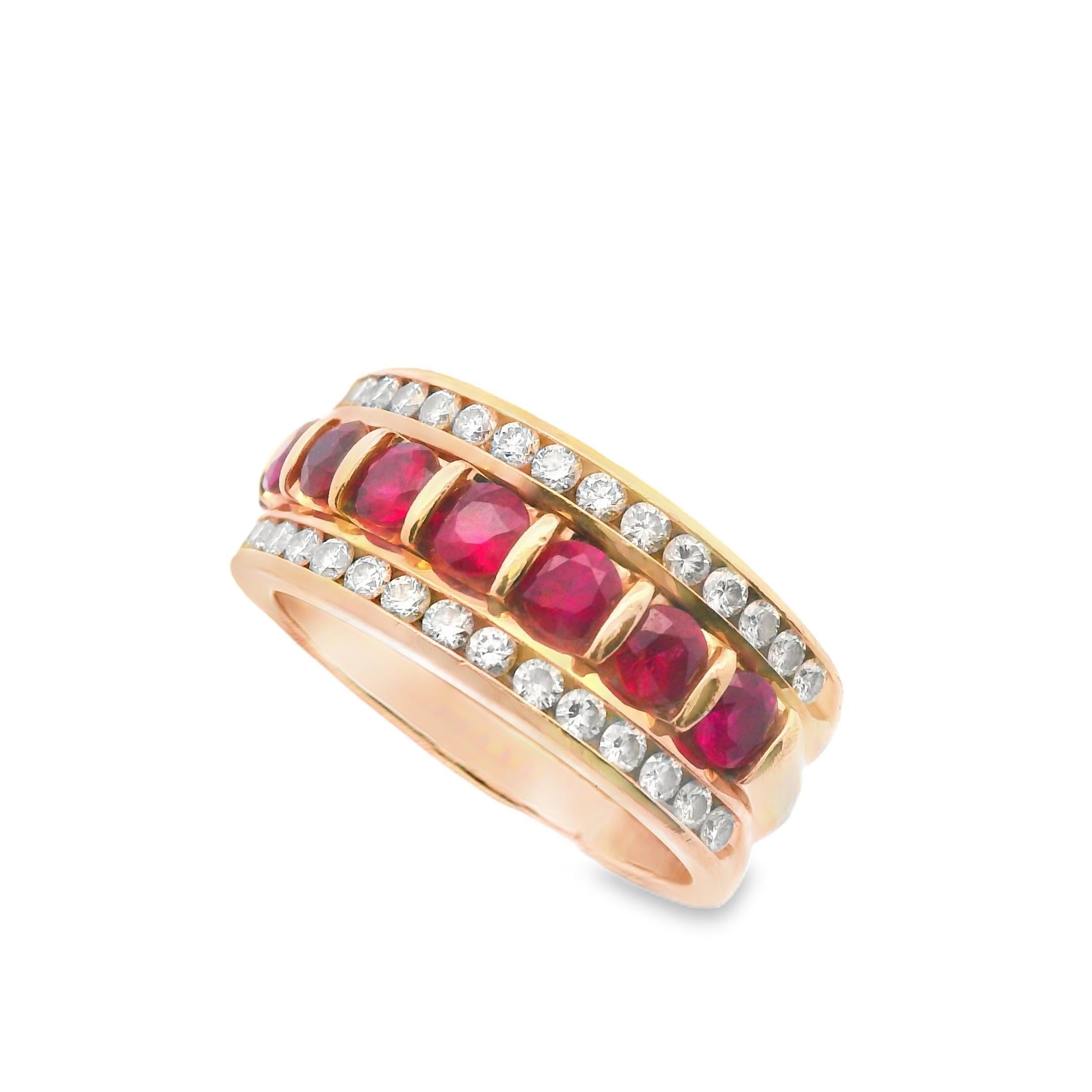 Anello a fascia con rubini e diamanti in oro giallo 14K in vendita 3