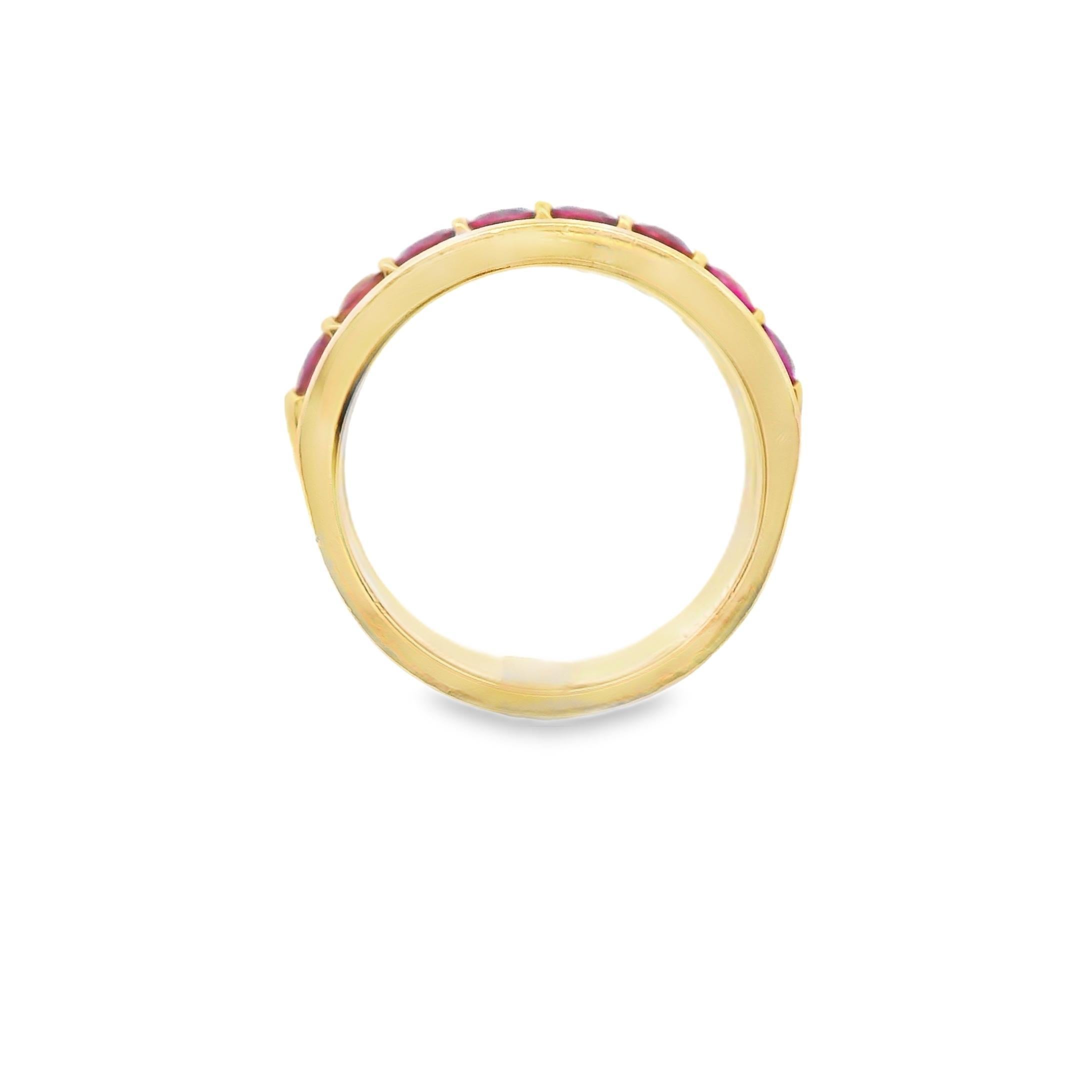 Anello a fascia con rubini e diamanti in oro giallo 14K in vendita 4