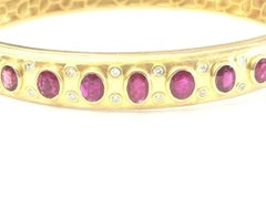 Bracelet en or jaune 14K avec rubis et diamants d'un poids total de 4,25 carats