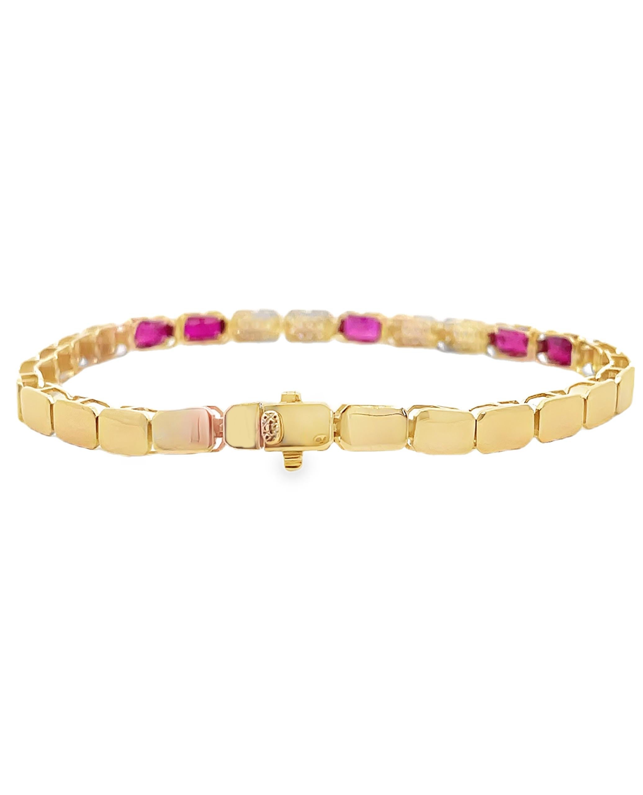 Contemporain Bracelet en or jaune 14 carats, rubis et diamants en vente