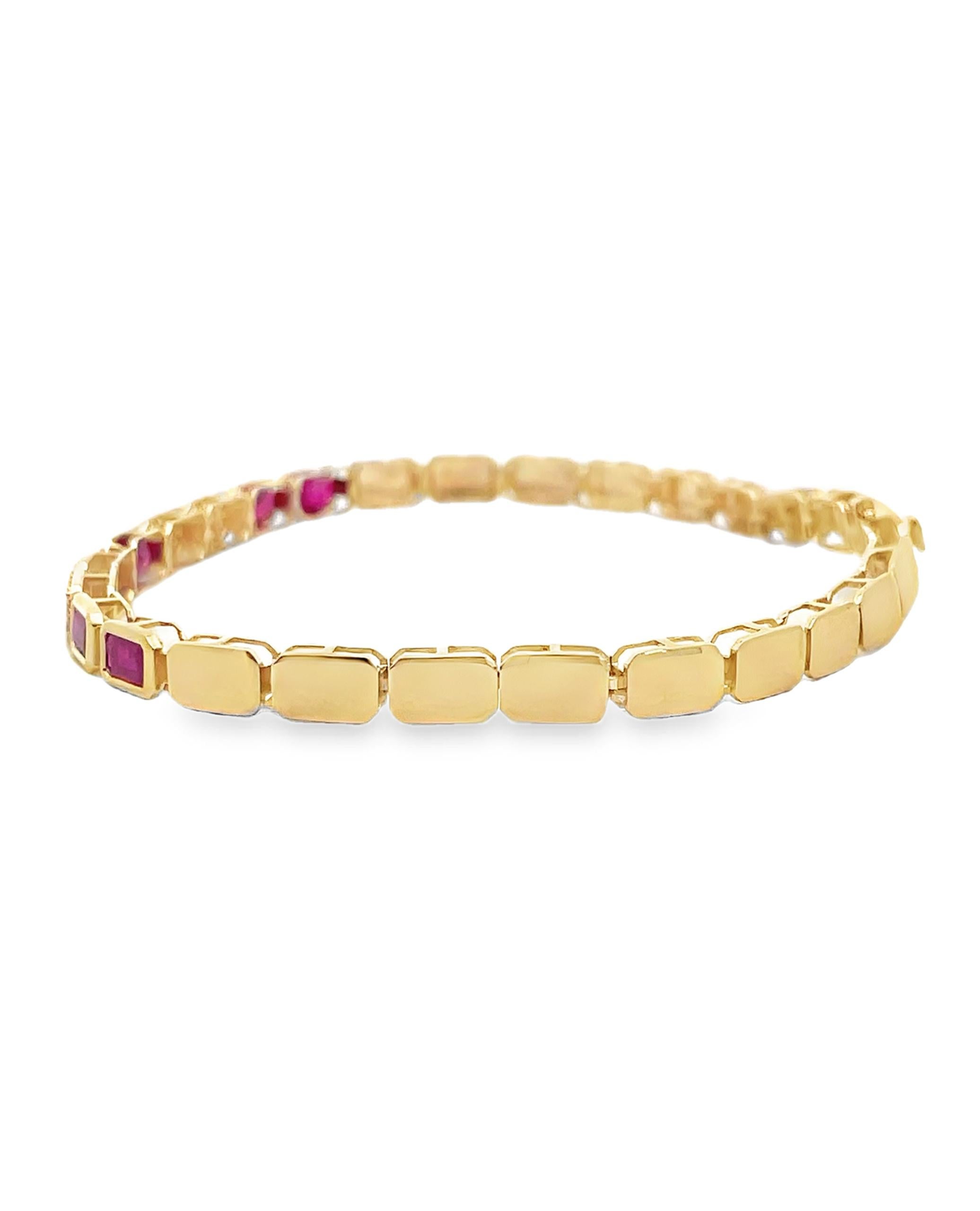 Taille mixte Bracelet en or jaune 14 carats, rubis et diamants en vente