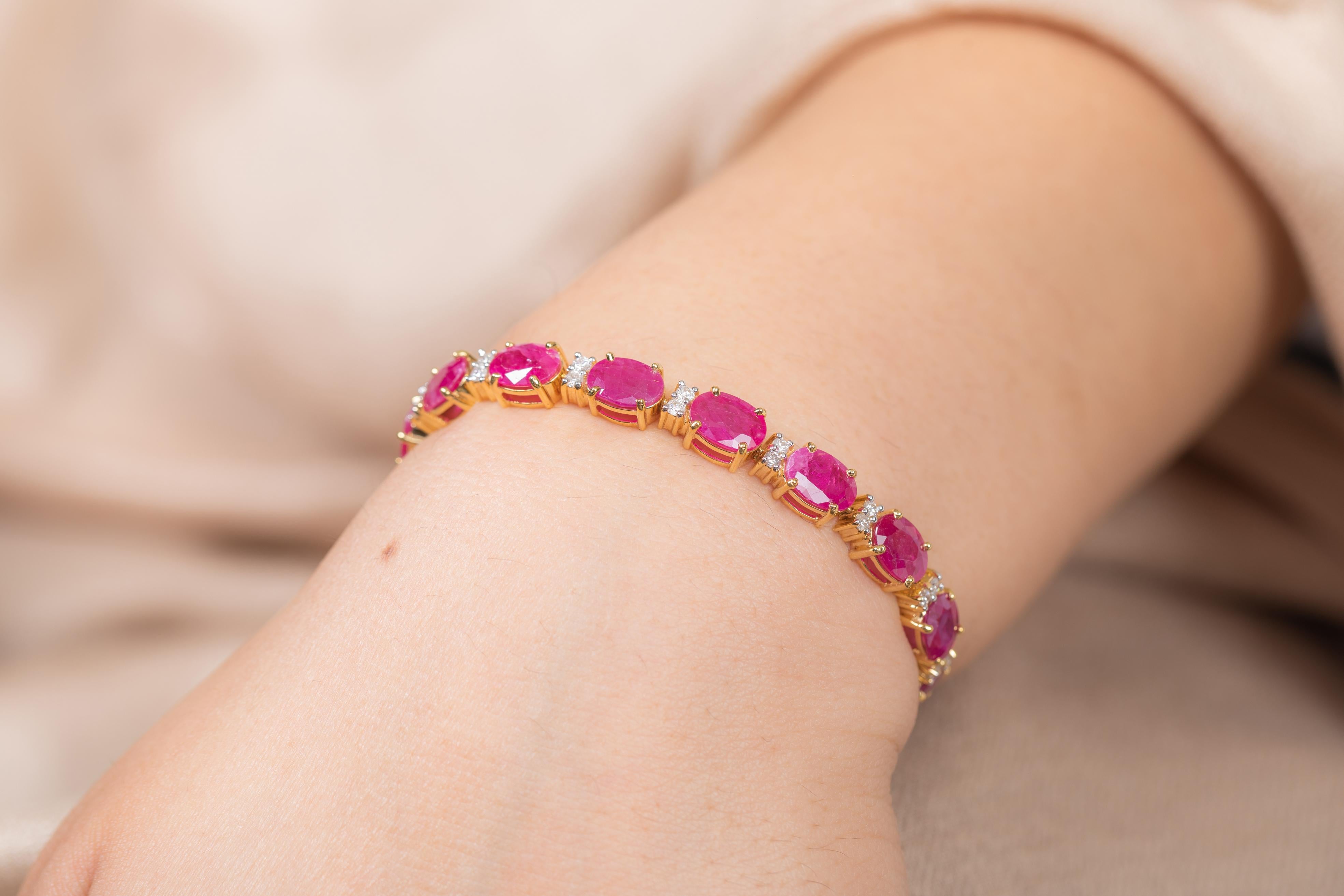 Bracelet en or jaune 14 carats avec rubis et diamants Pour femmes en vente