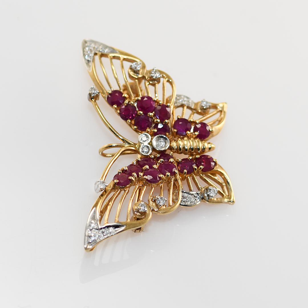 Broche papillon en or jaune 14K avec rubis et diamants, 5g Excellent état - En vente à Laguna Beach, CA