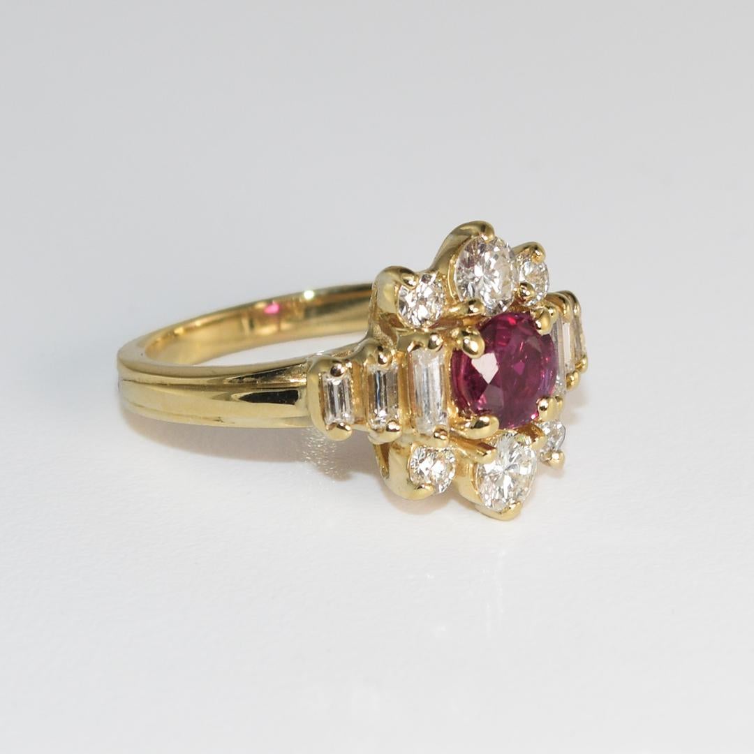 Anillo de mujer de oro amarillo de 14k, rubí y diamantes.
El montaje prueba un 67% de oro con un analizador de metales XRF.
El peso bruto del anillo es de 4,6 gramos.
El rubí es una talla brillante redonda, de 0,35 quilates, de muy buen color.
Con