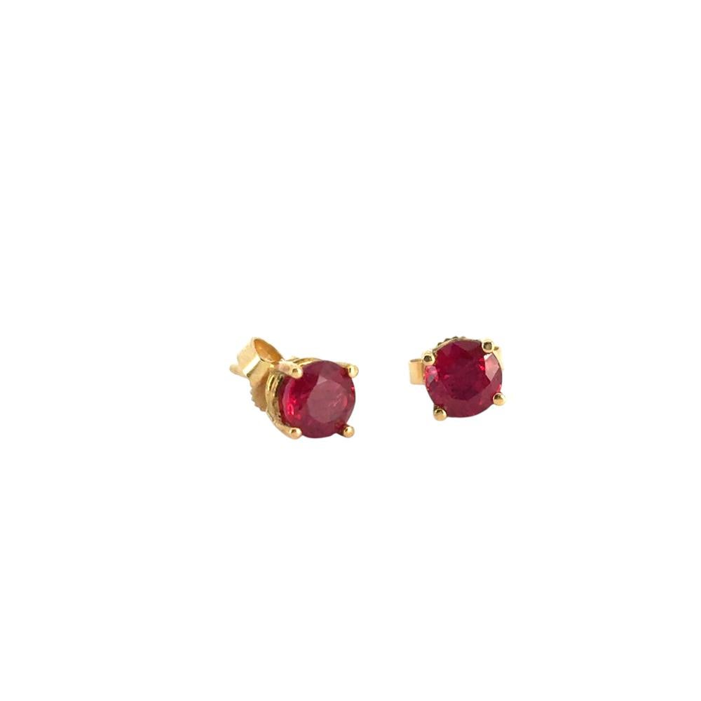 Boucles d'oreilles en or jaune 14k avec rubis 

Ces magnifiques boucles d'oreilles rubis en or sont en excellent état et prêtes à être expédiées !

MATERIAL : Or jaune 14k
Détails des pierres : Environ 0,65ctw Rubis Chacun. Chaque rubis mesure
