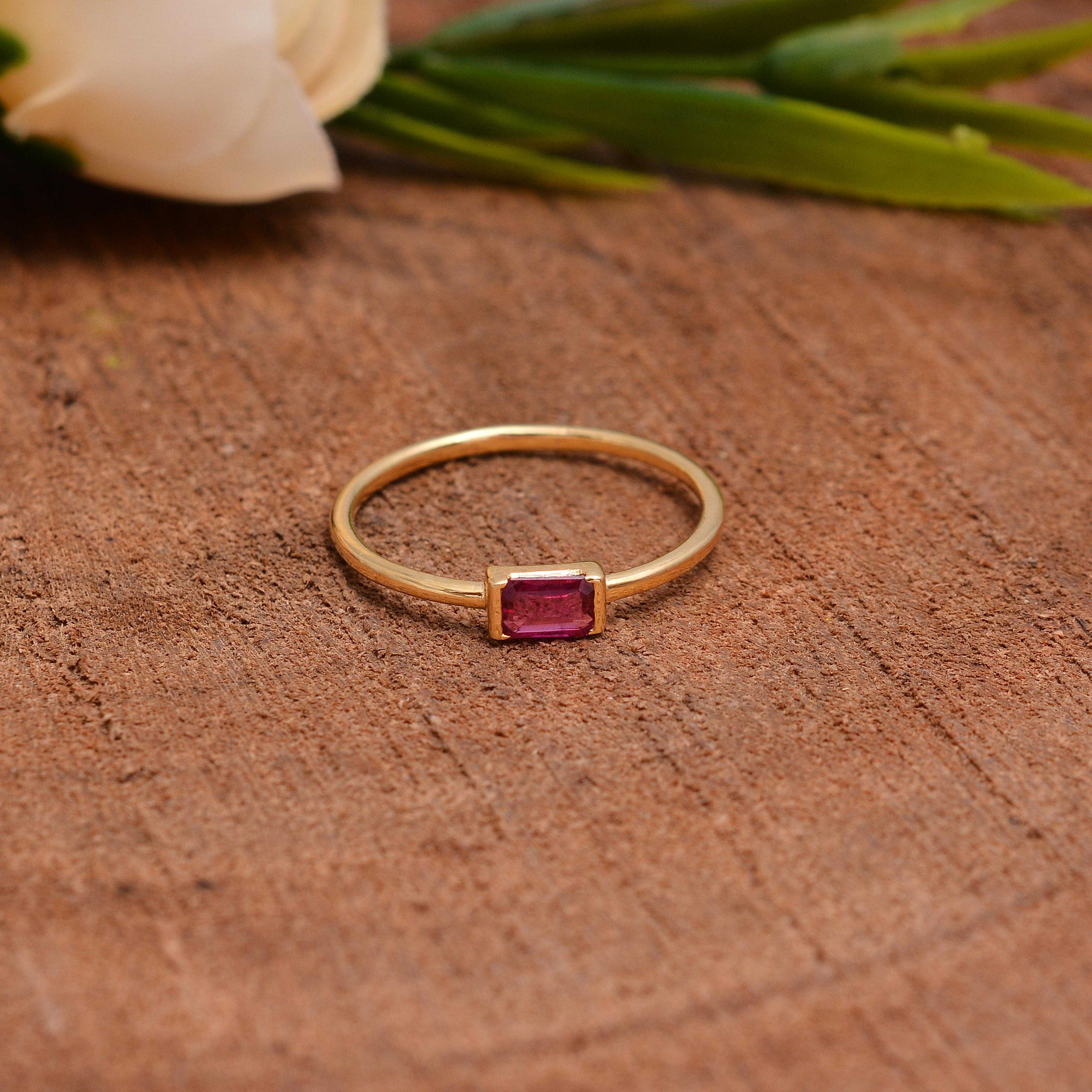 Ring aus 18 Karat Gelbgold mit Rubin () 2