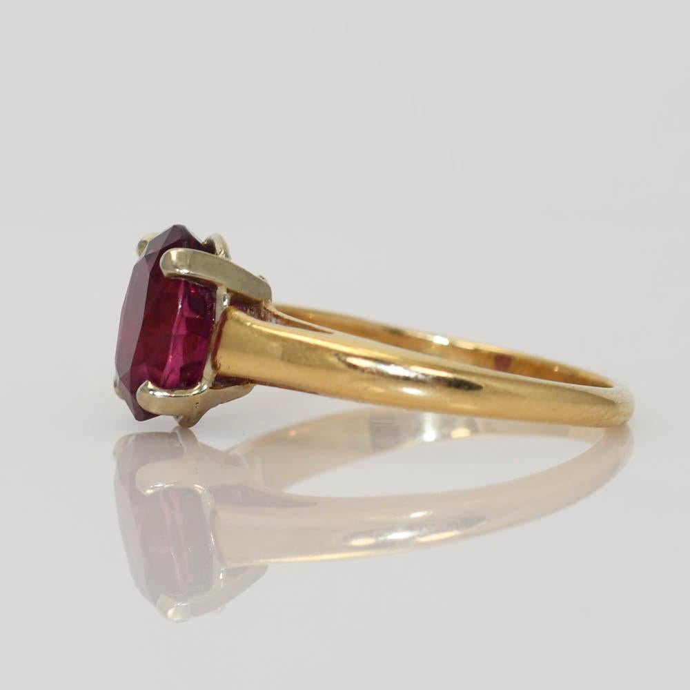Solitärring aus 14 Karat Gelbgold mit Rubin, 3,00 Karat im Zustand „Hervorragend“ in Laguna Beach, CA