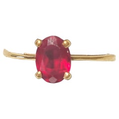 Anello solitario con rubino in oro giallo 14k