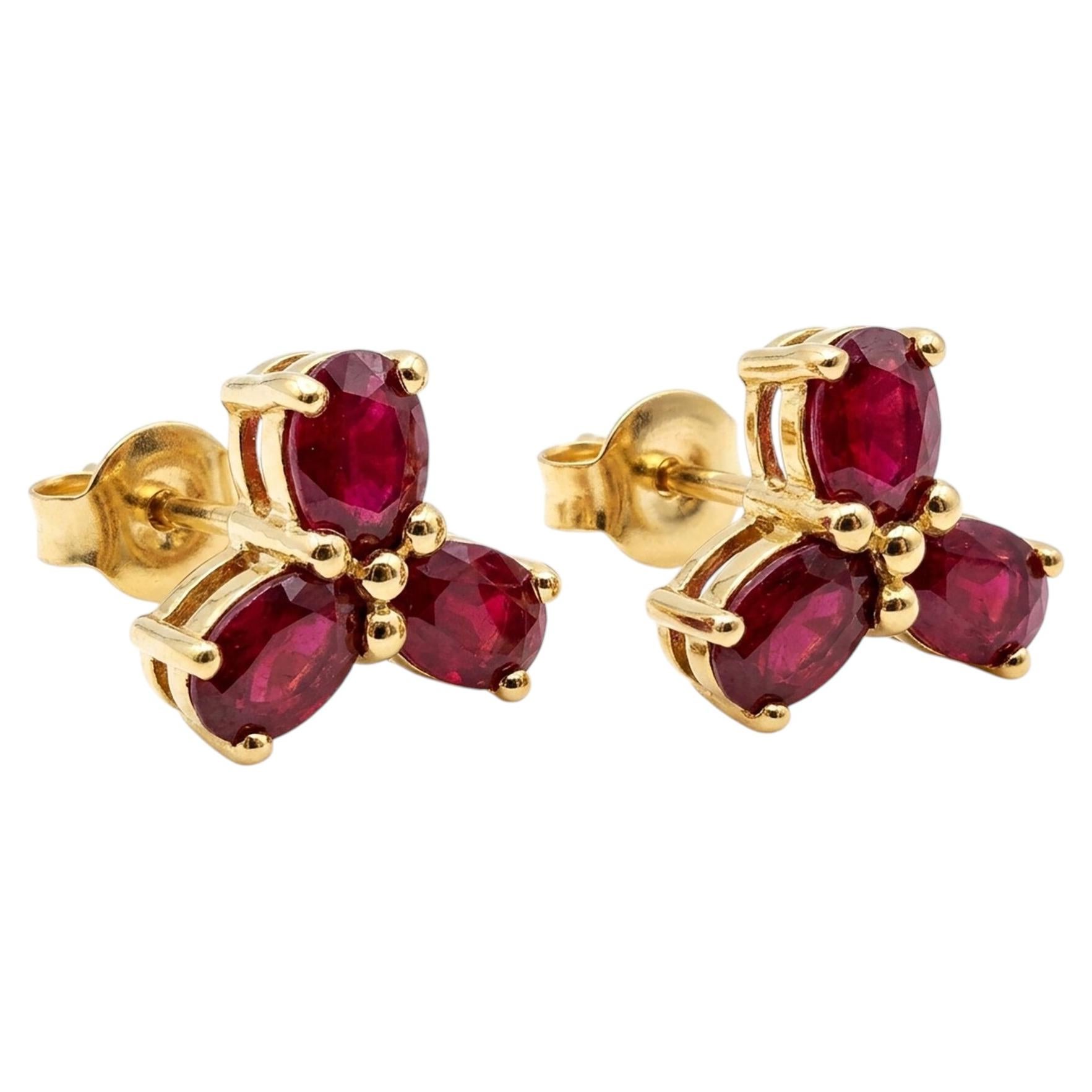 14K Gelbgold Rubin-Ohrstecker Natürliche 1,20 Karat Rubin Blume Ohrstecker Frauen im Angebot