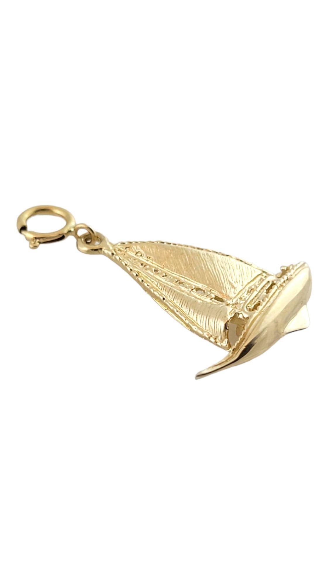 14K Yellow Gold Sailboat Charm #14552 In Good Condition For Sale In Washington Depot, CT