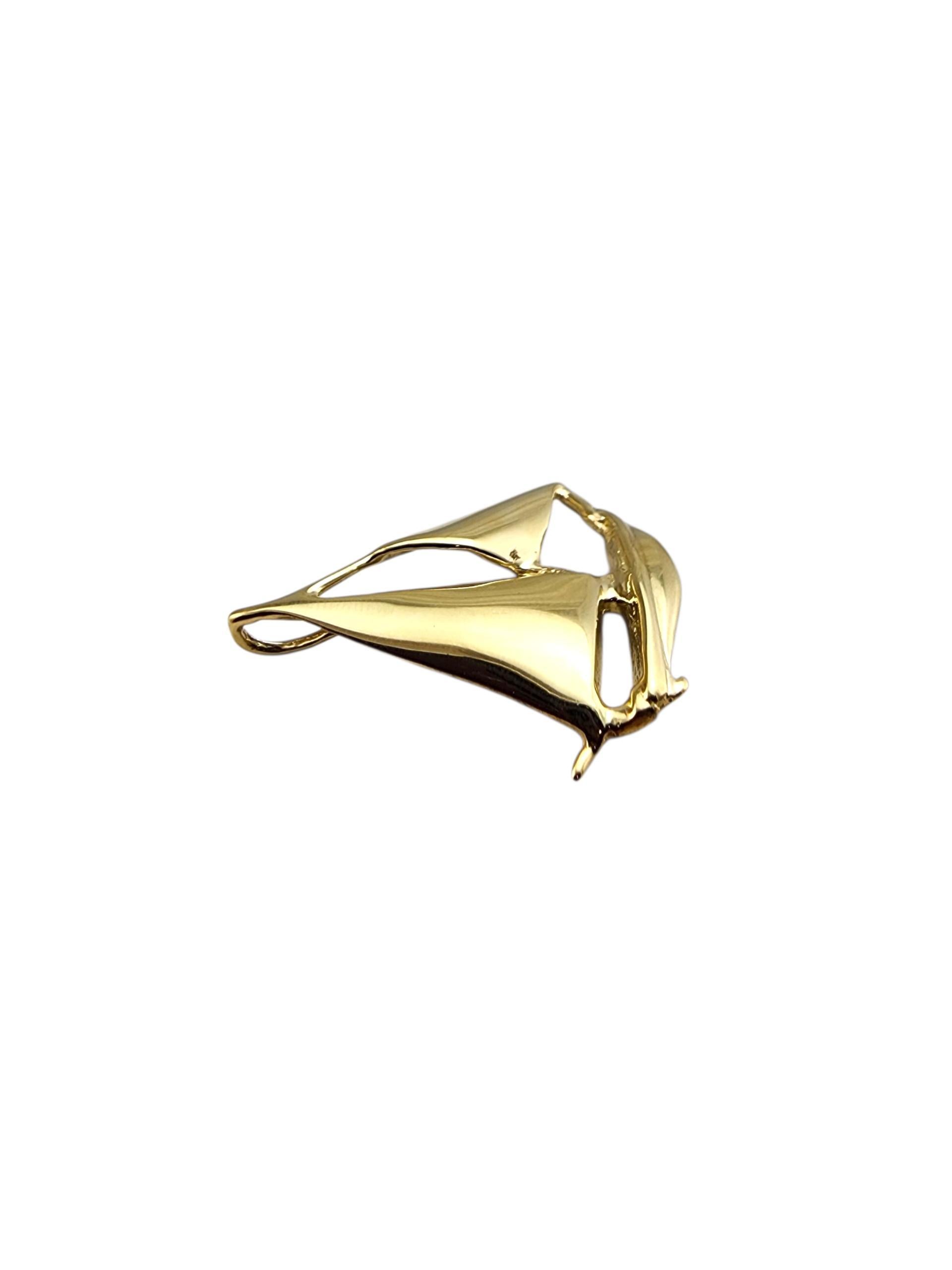 Colgante Velero Oro Amarillo 14K #22495 en Bueno estado para la venta en Washington Depot, CT