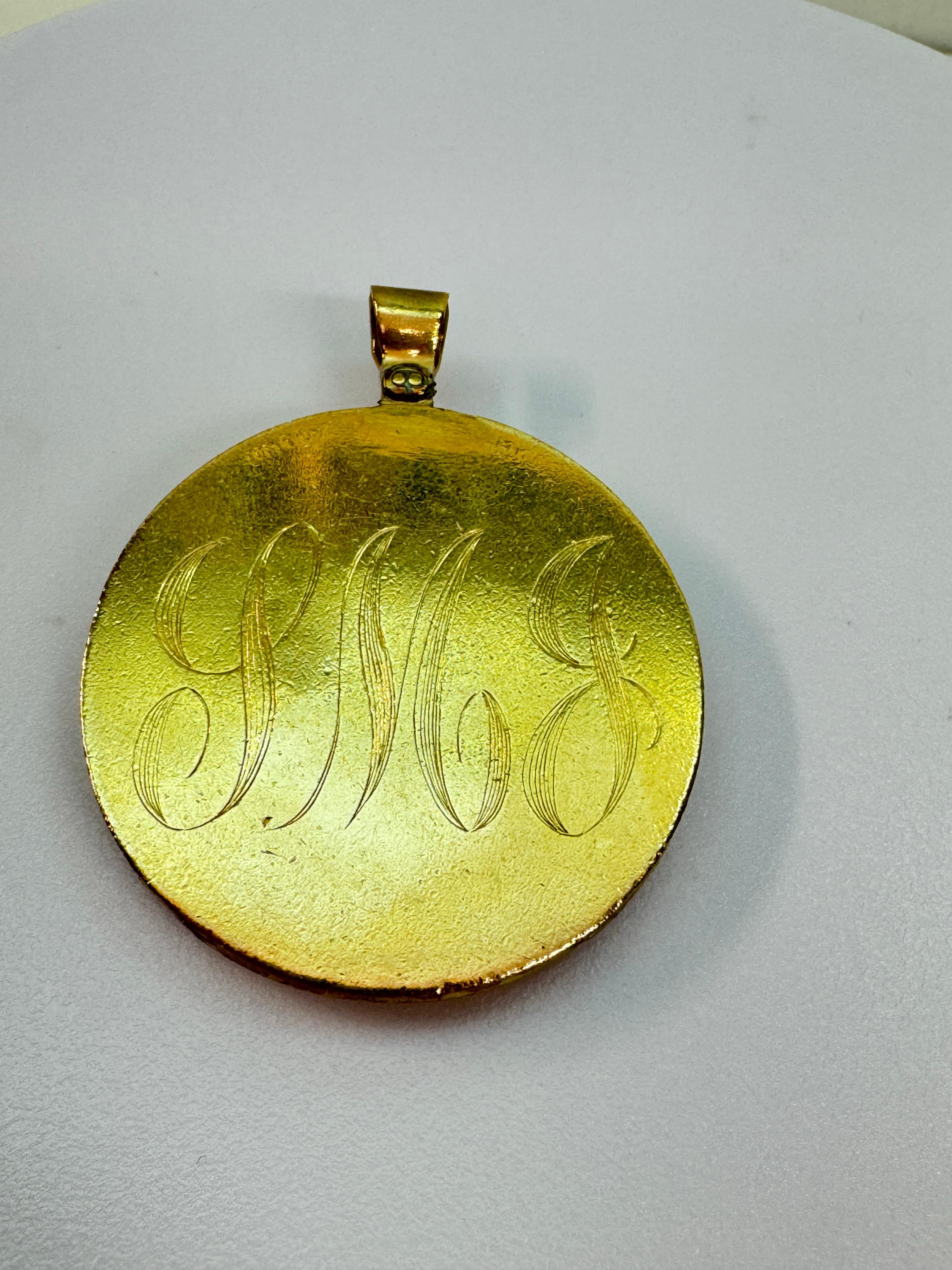 Pendentif en or jaune 14k Saint Genesius Guide My Career en vente 4