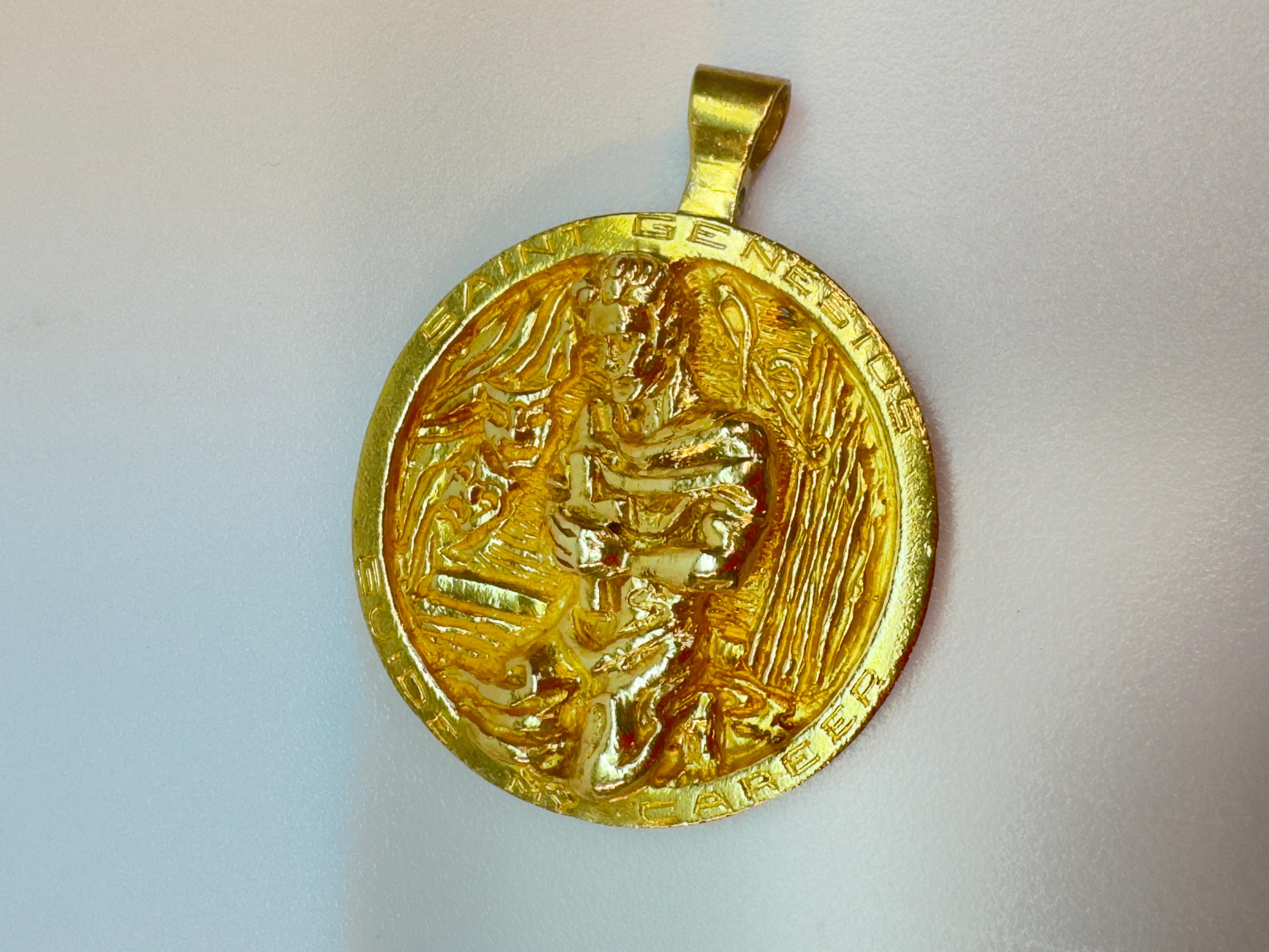 Pendentif en or jaune 14k Saint Genesius Guide My Career en vente 2