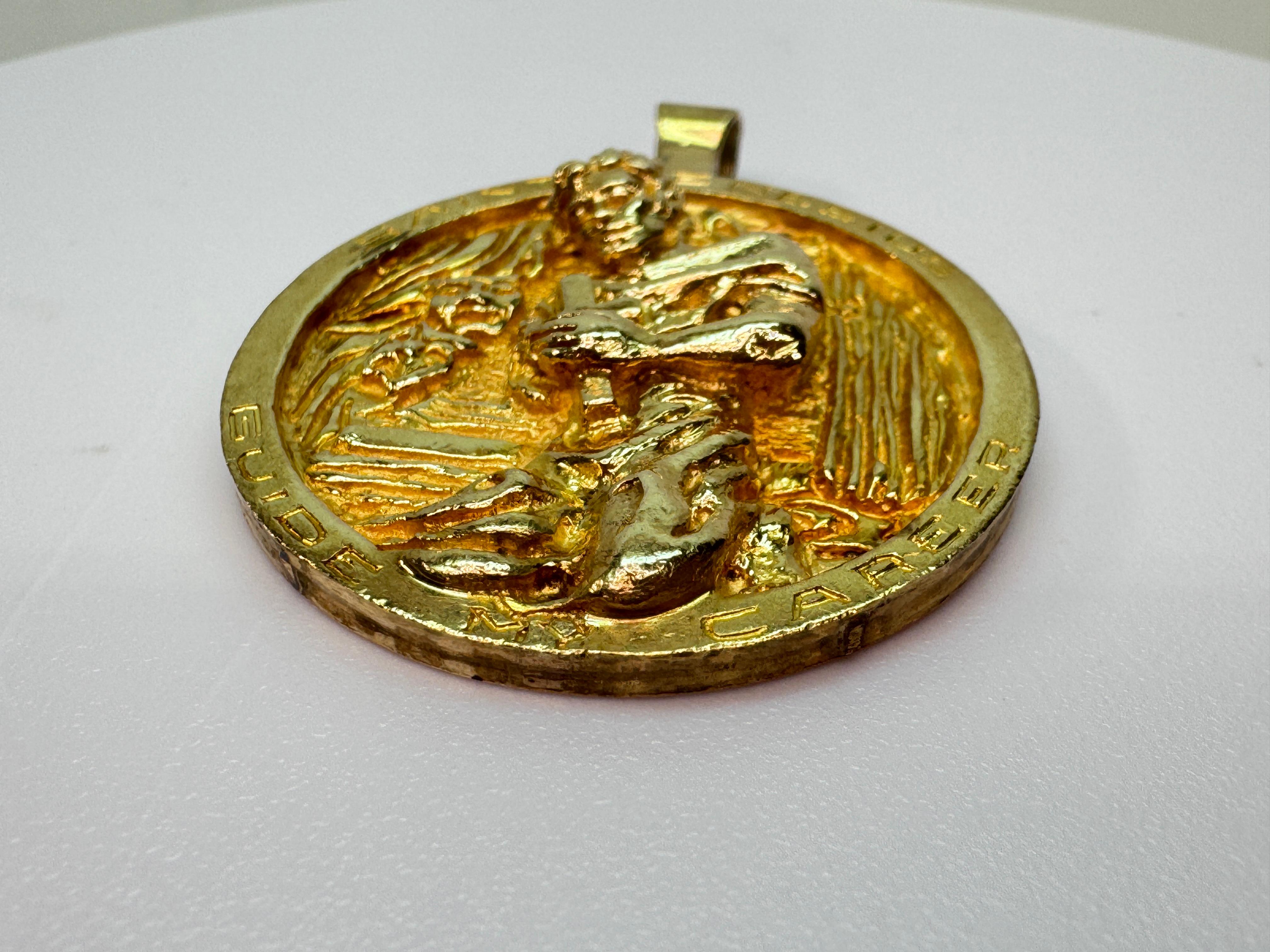 Pendentif en or jaune 14k Saint Genesius Guide My Career en vente 3