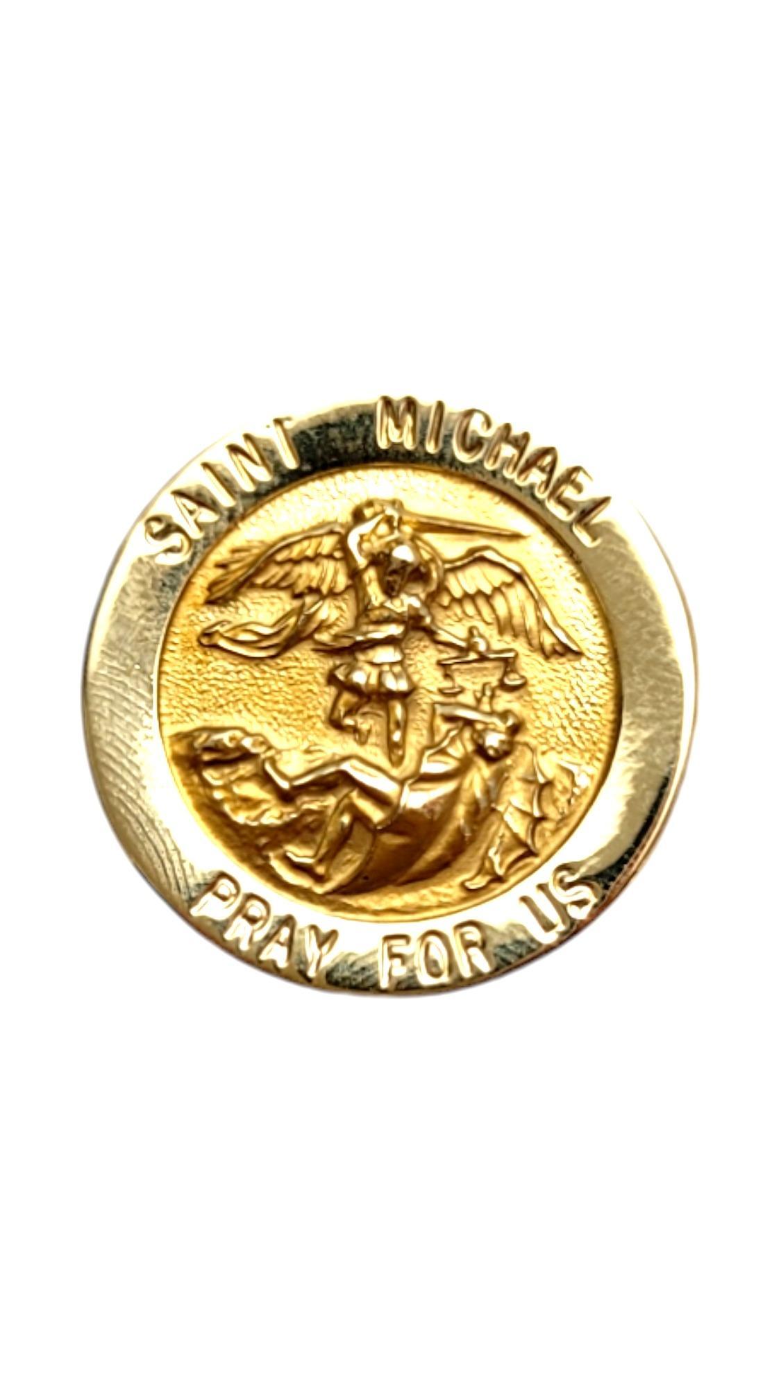 14K Yellow Gold Saint Michael Medal Necklace 

This necklace features a beautifully detailed image of Saint Michael and is crafted in gorgeous 14K yellow gold.

Charm Size: 25.1mm X 22.08mm X 1.46mm

Weight: 6.72g/ 4.32 dwt

Hallmark: 14K

Chain