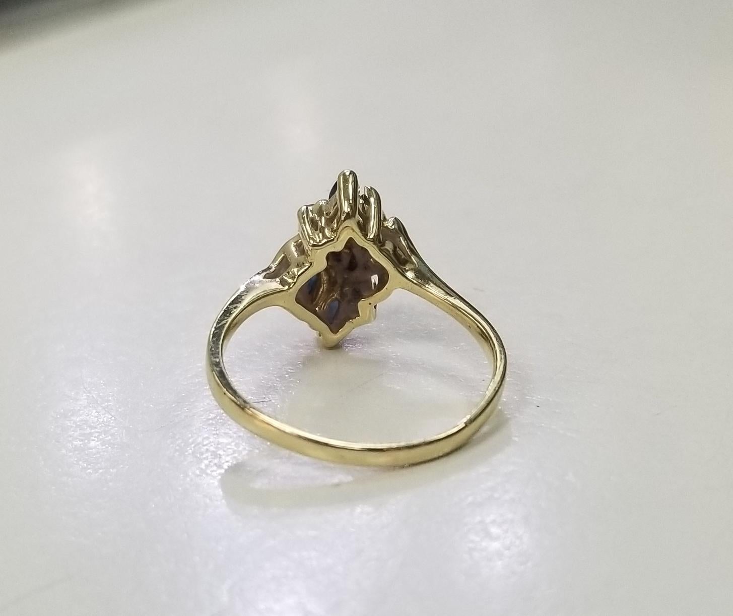14k Gelbgold Saphir- und Diamant-Cluster-Ring (Zeitgenössisch) im Angebot