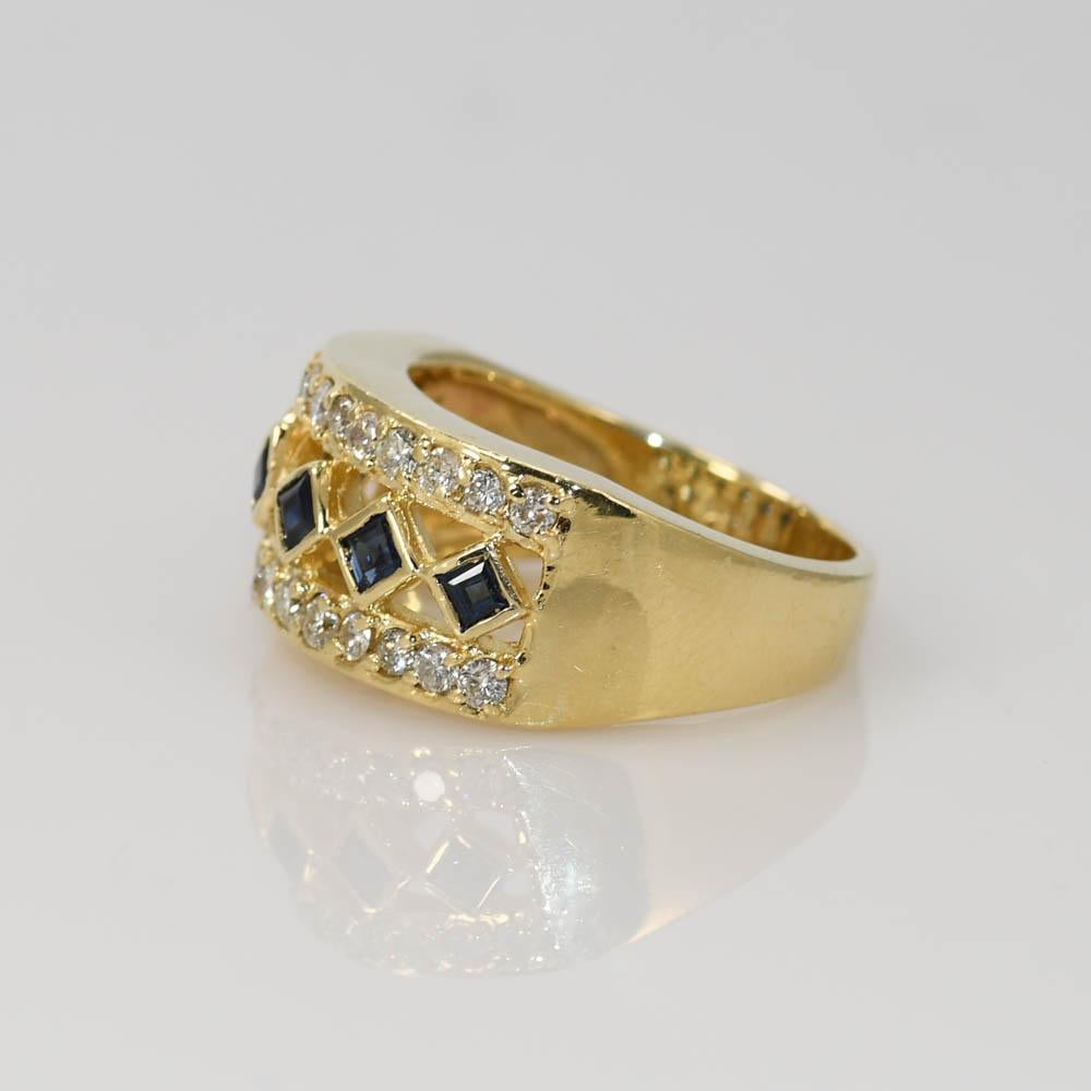 Women's or Men's 14K Yellow Gold Sapphire and Diamond Ring 0.75ct For Sale