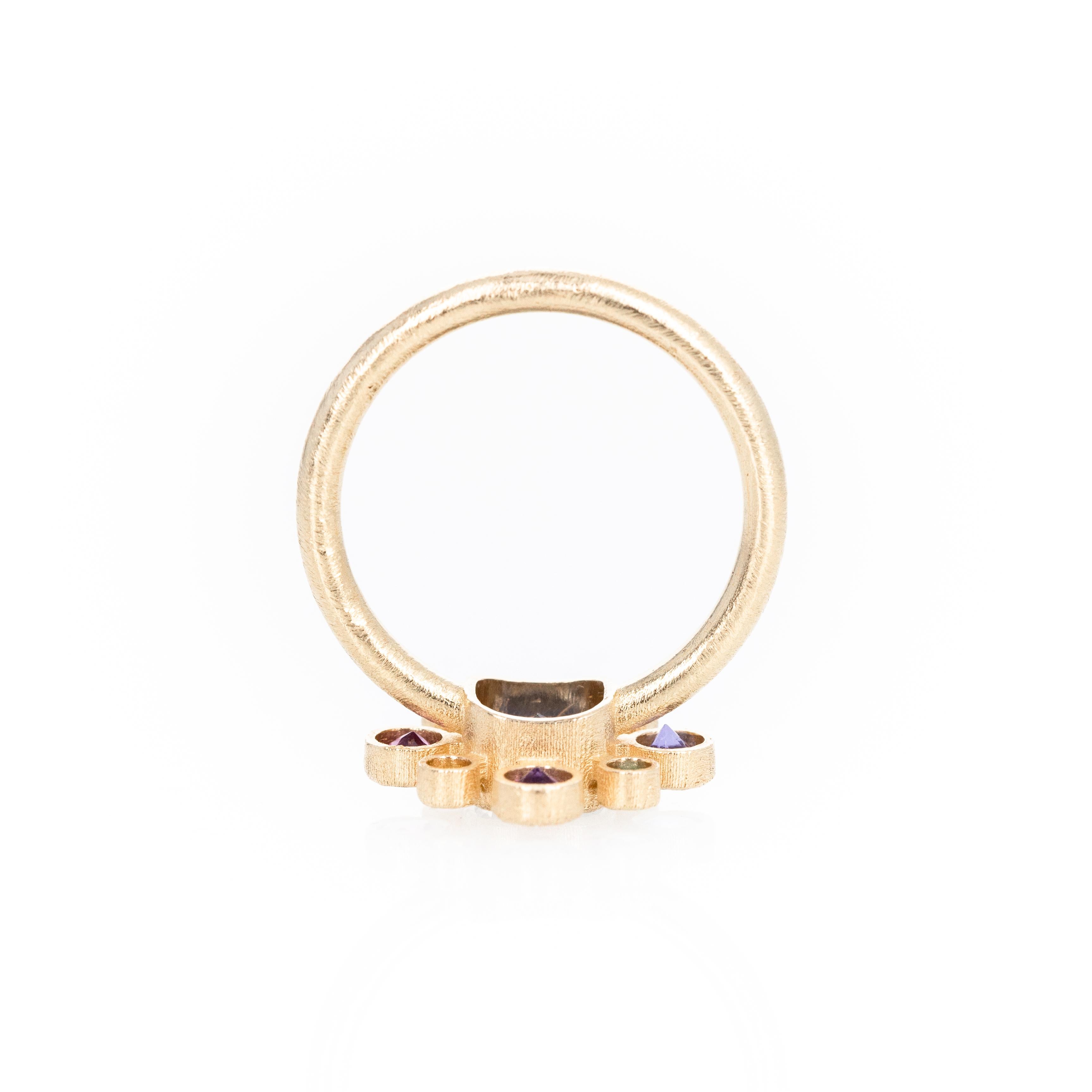 Bague à chaton en or jaune 14 carats, saphirs et pierres précieuses multicolores en grappe Pour femmes en vente