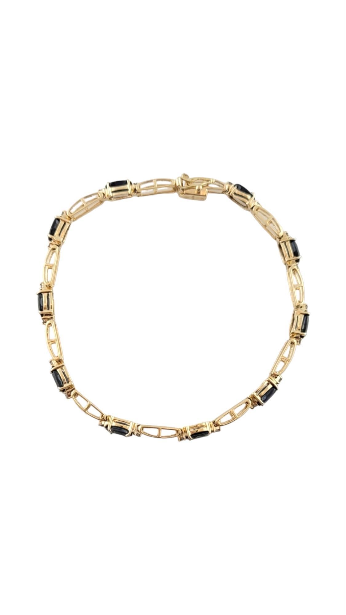 14K Gelbgold Saphir & Diamant-Armband

Dieses wunderschöne Armband aus 14-karätigem Gold besteht aus 10 wunderschönen natürlichen Saphiren und 20 funkelnden Diamanten im Brillantschliff!

Ungefähres Gesamtgewicht der Diamanten: .20 ct

Farbe des