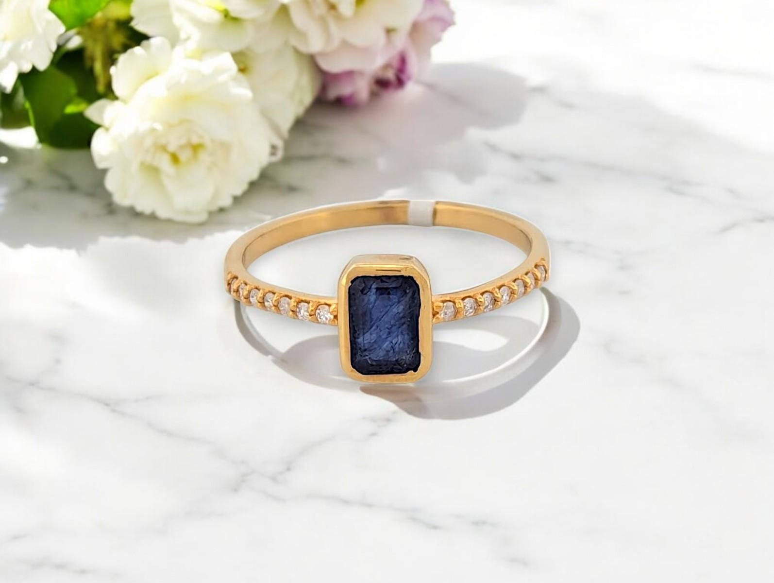 14K Yellow Gold Sapphire & Diamond Ring  1.10 CT Emerald Cut Natural Sapphire In New Condition For Sale In Greeneville, TN