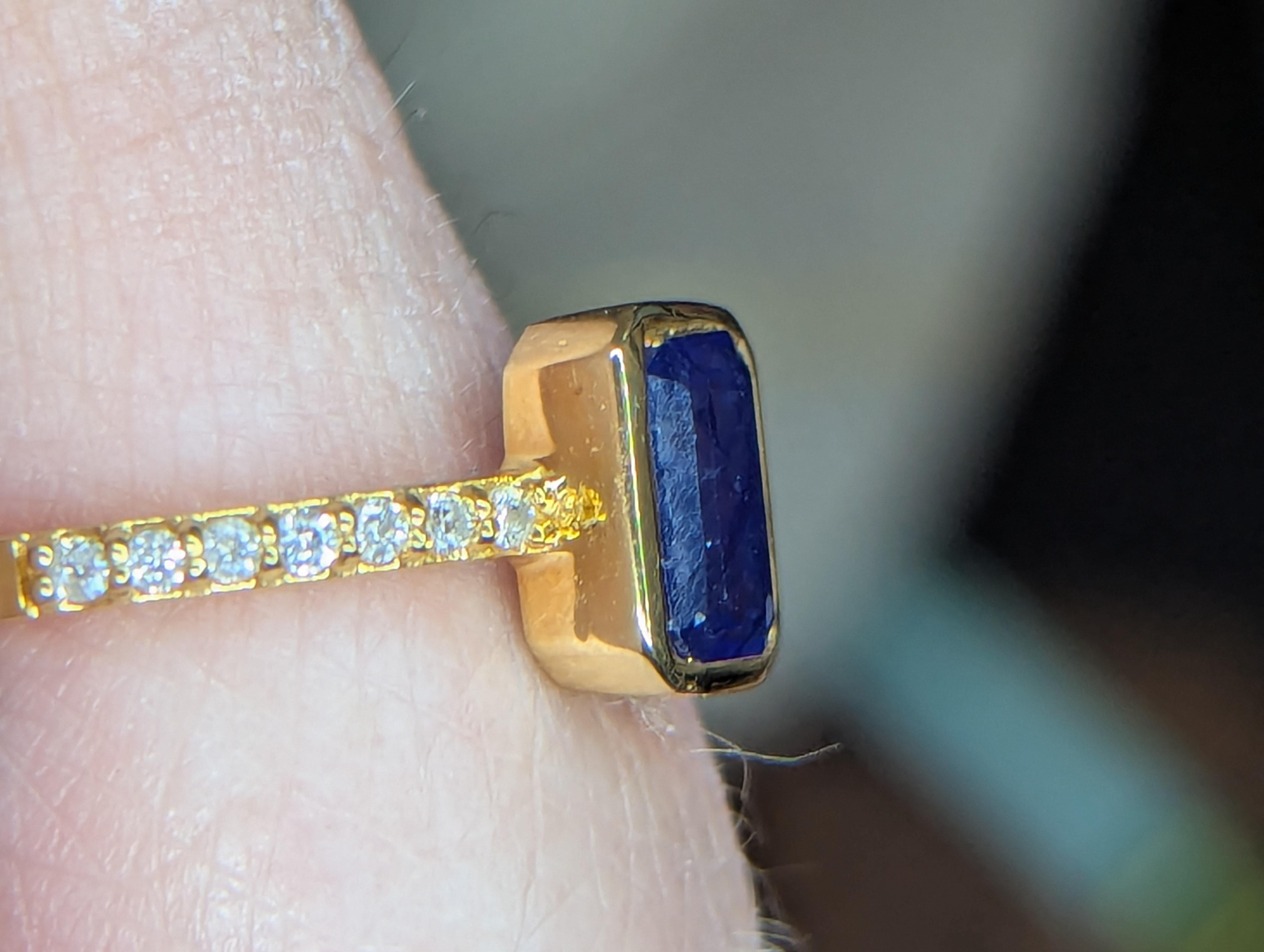 Women's 14K Yellow Gold Sapphire & Diamond Ring  1.10 CT Emerald Cut Natural Sapphire For Sale