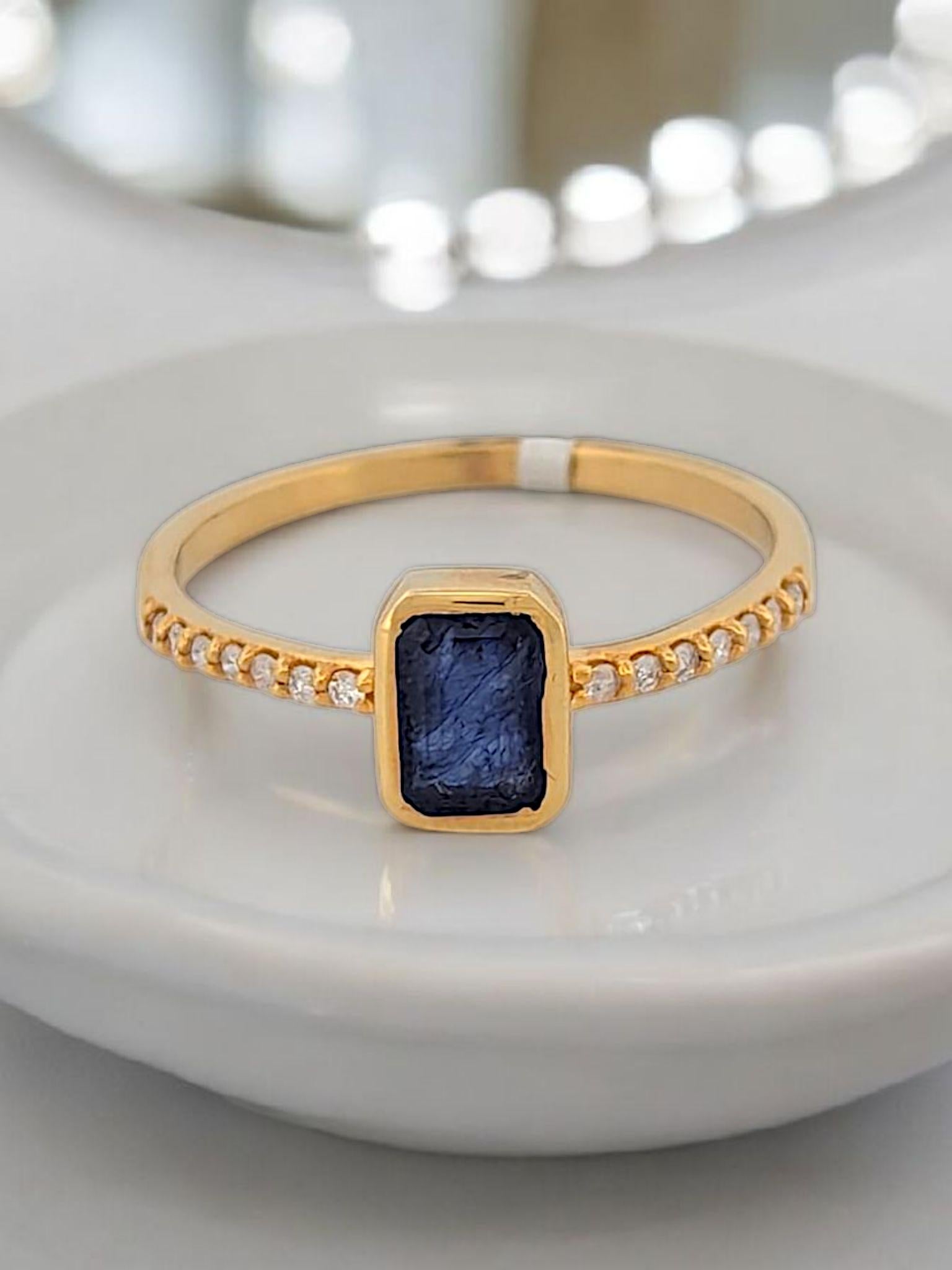 14K Yellow Gold Sapphire & Diamond Ring  1.10 CT Emerald Cut Natural Sapphire For Sale 4