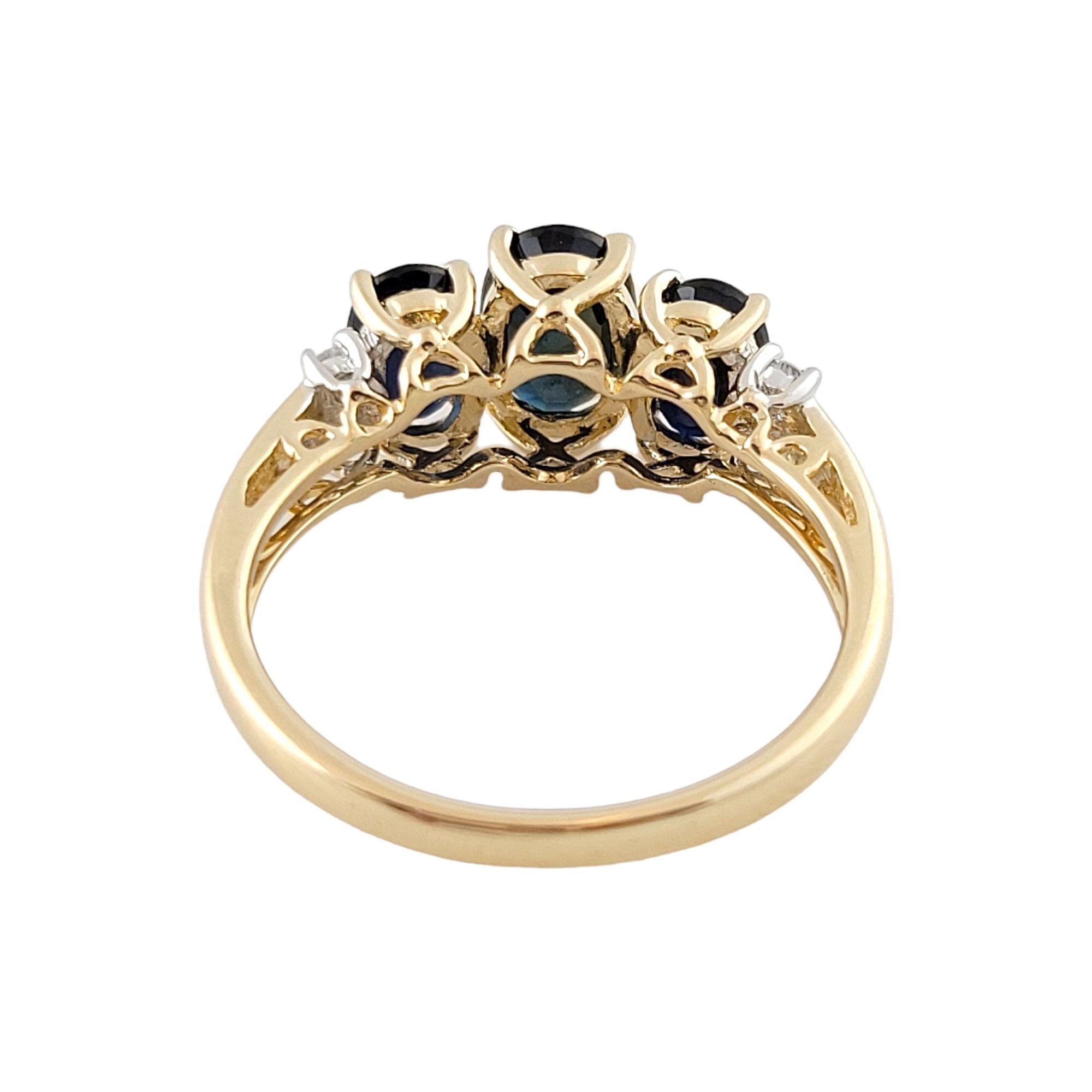 Vintage 14K Yellow Gold Sapphire Diamond Ring Size 6.5

This gorgeous 14K gold ring is paired with 3 beautiful sapphires surrounded by 4 sparkling round brilliant cut diamonds!

Approximate total diamond weight: 0.06 cts

Diamond clarity: