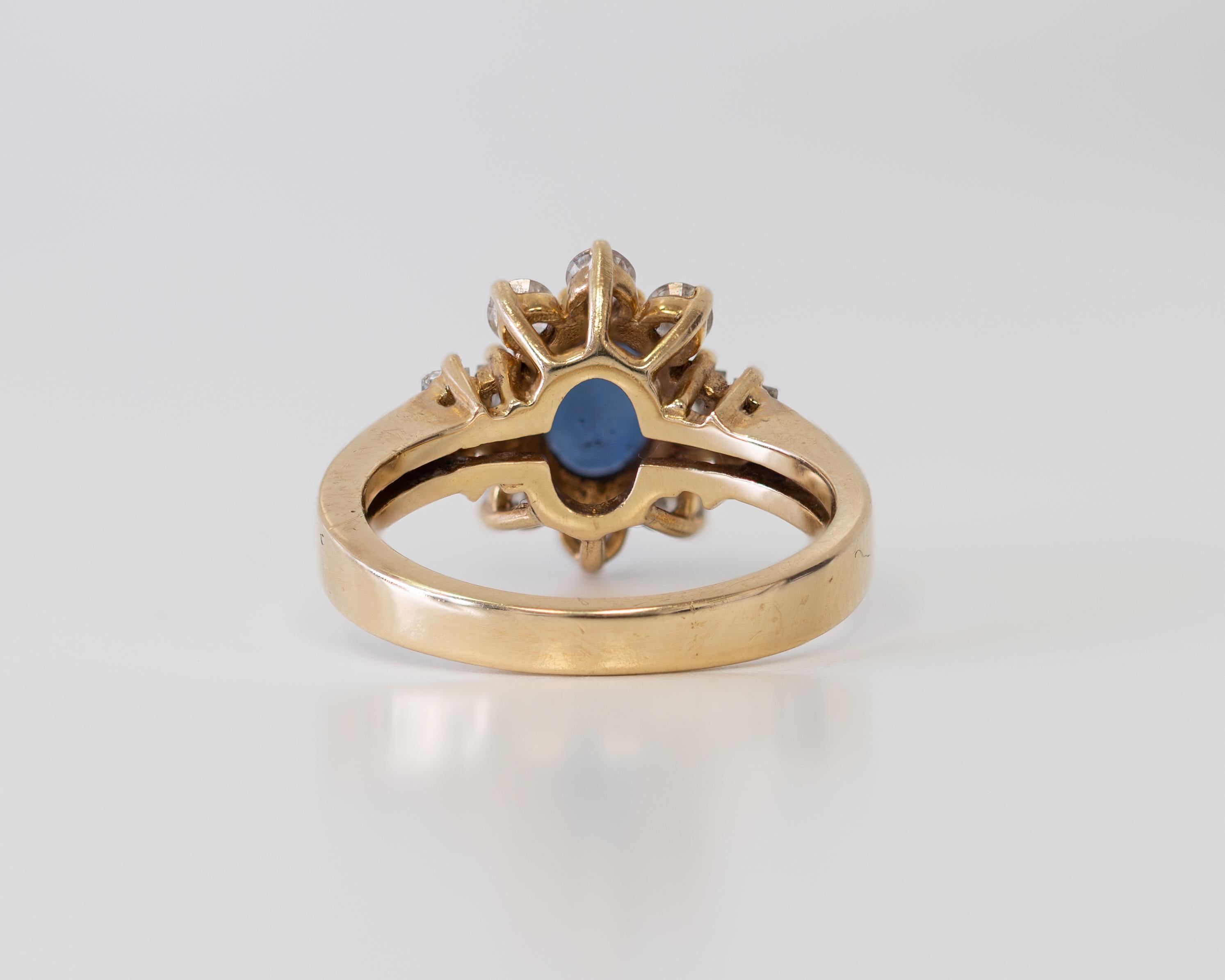 14 Karat Yellow Gold Sapphire and Diamonds Ring In Good Condition For Sale In Atlanta, GA