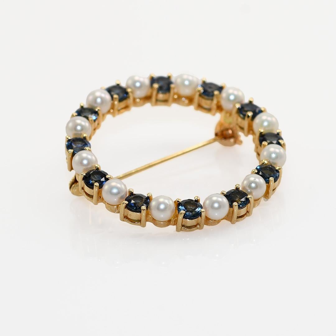 Round Cut 14K Yellow Gold Sapphire & Pearl Brooch, 1.20tcw, 4.2g For Sale