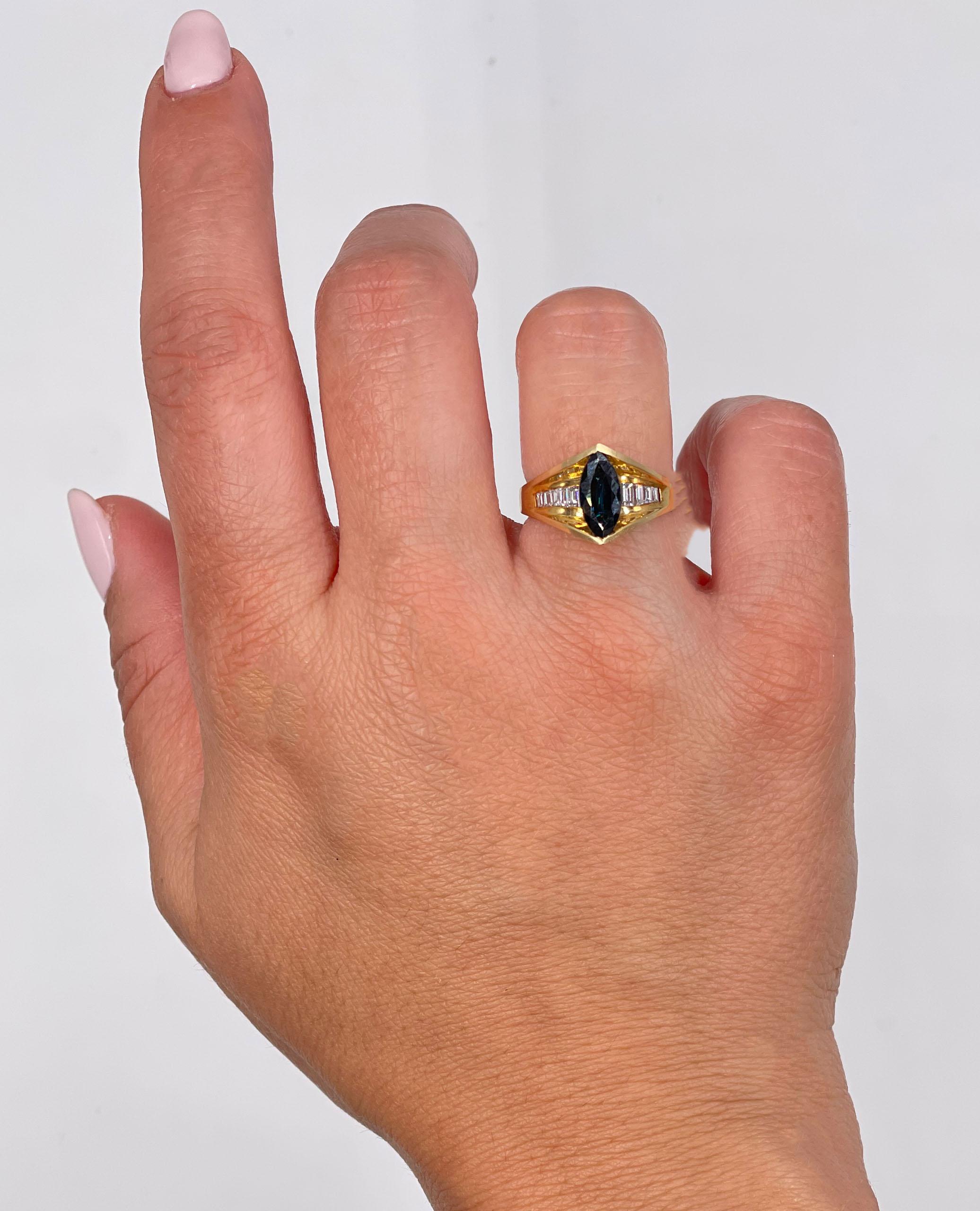 Bague en or jaune 14 carats saphir avec diamants Neuf - En vente à Old Tappan, NJ